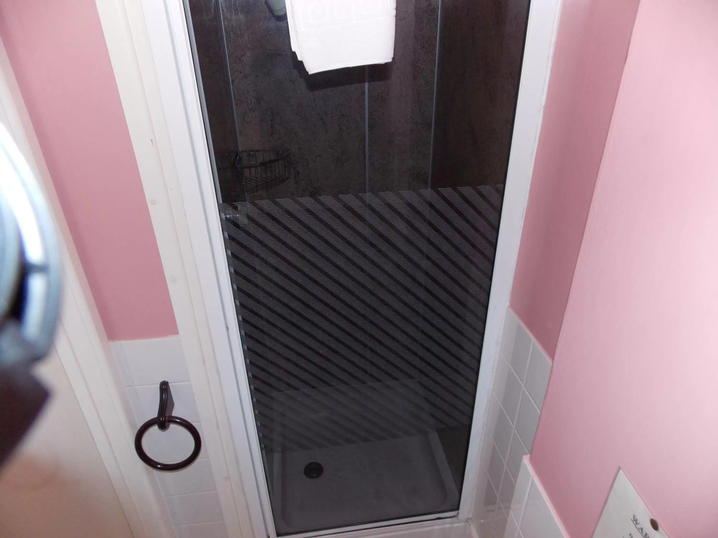 Shower in The Darnley Hotel