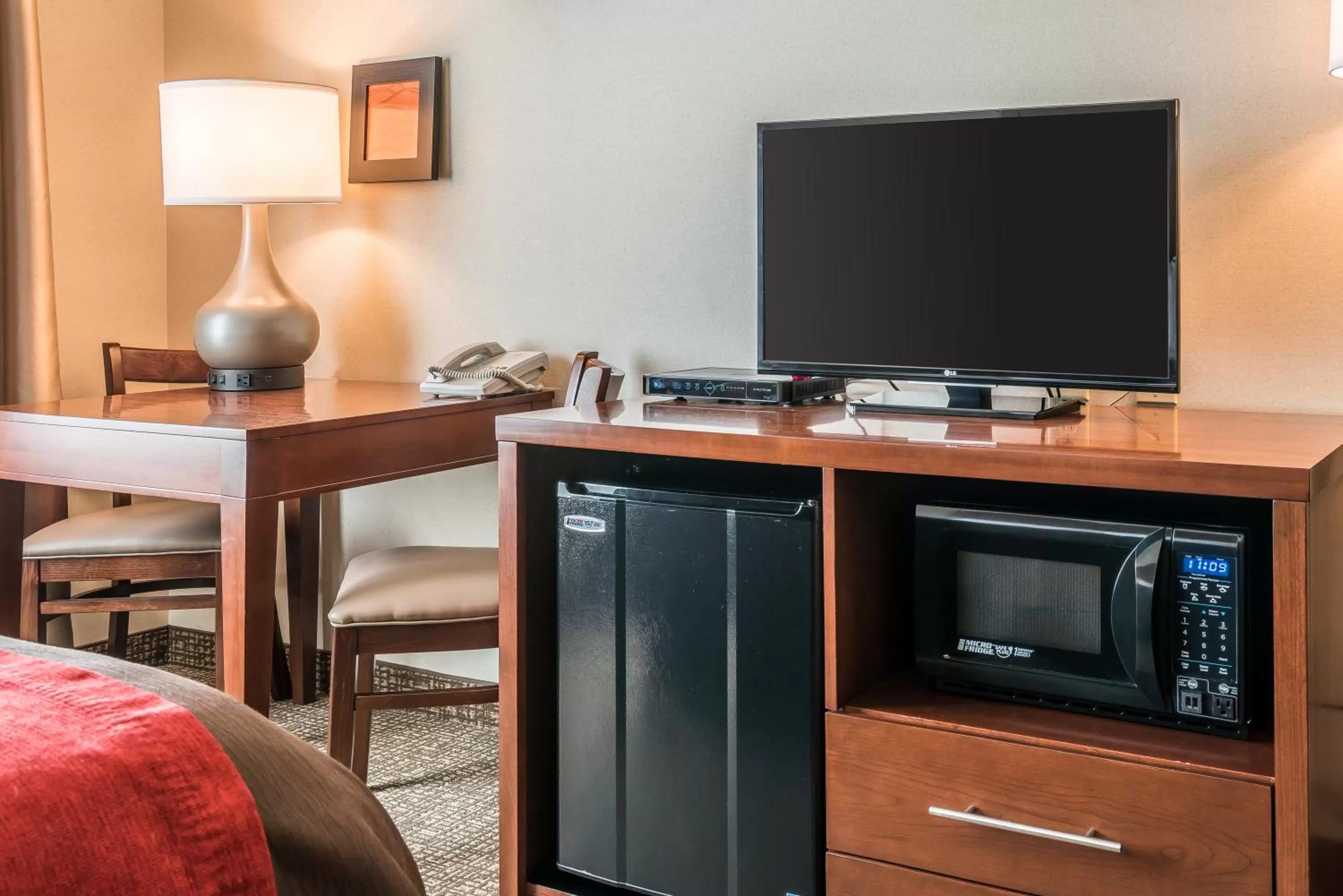 TV and multimedia, TV/Entertainment Center in Comfort Inn & Suites Hermiston