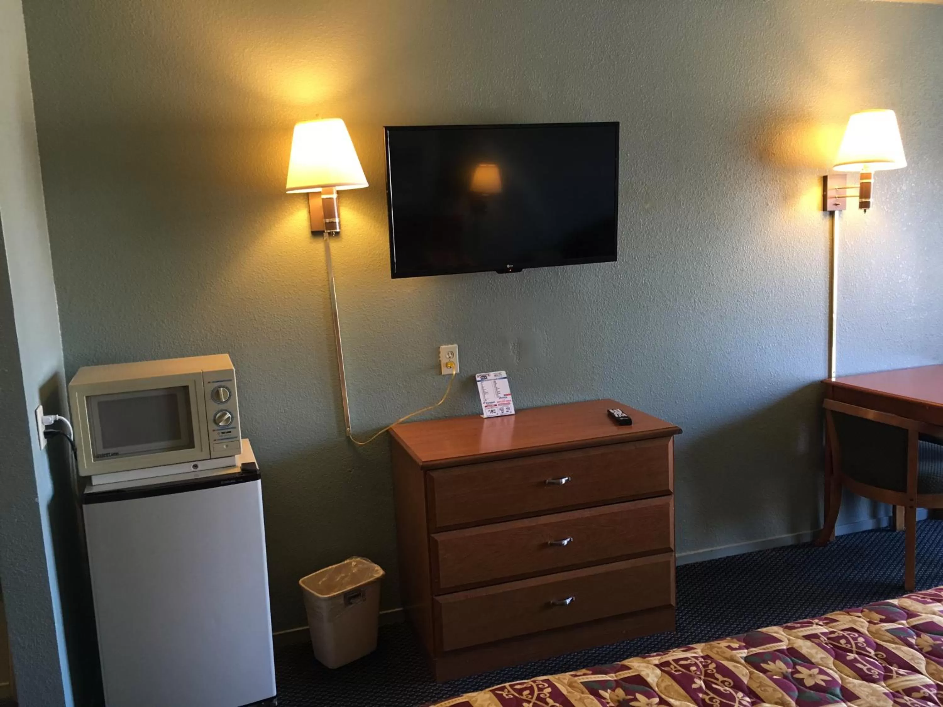 TV and multimedia in Applegate Inn