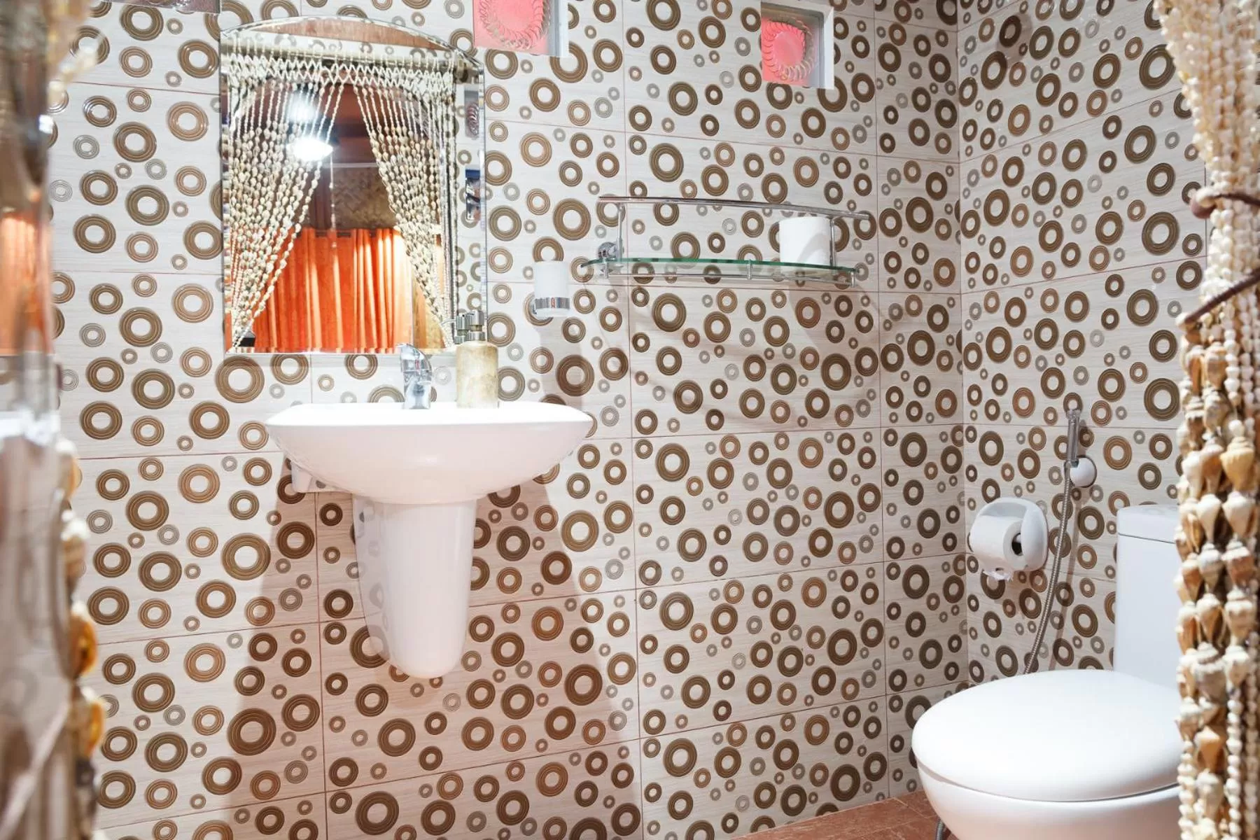 Toilet in Lala Panzi Bed and Breakfast