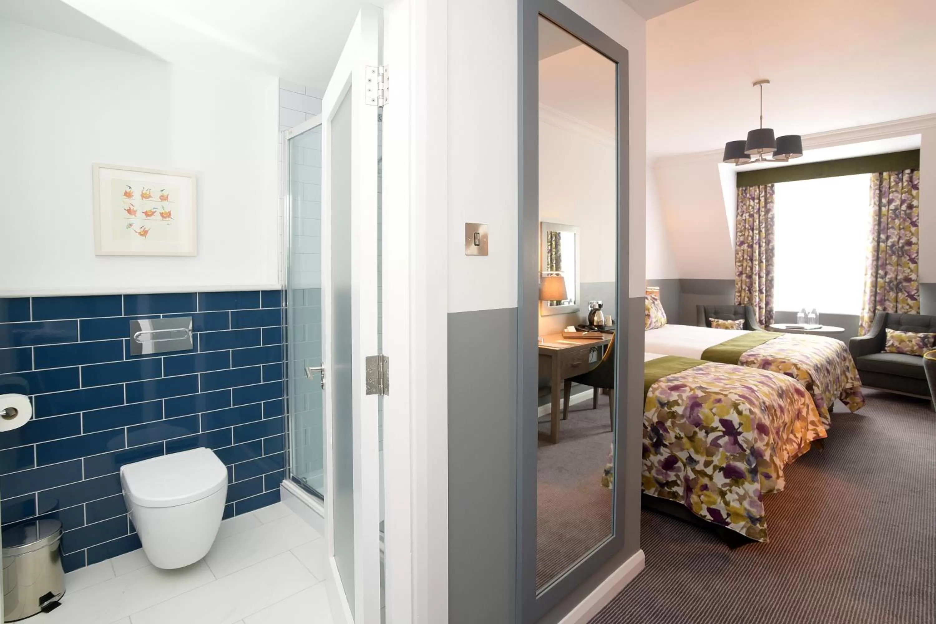 Shower, Bed in Carrigaline Court Hotel & Leisure Centre