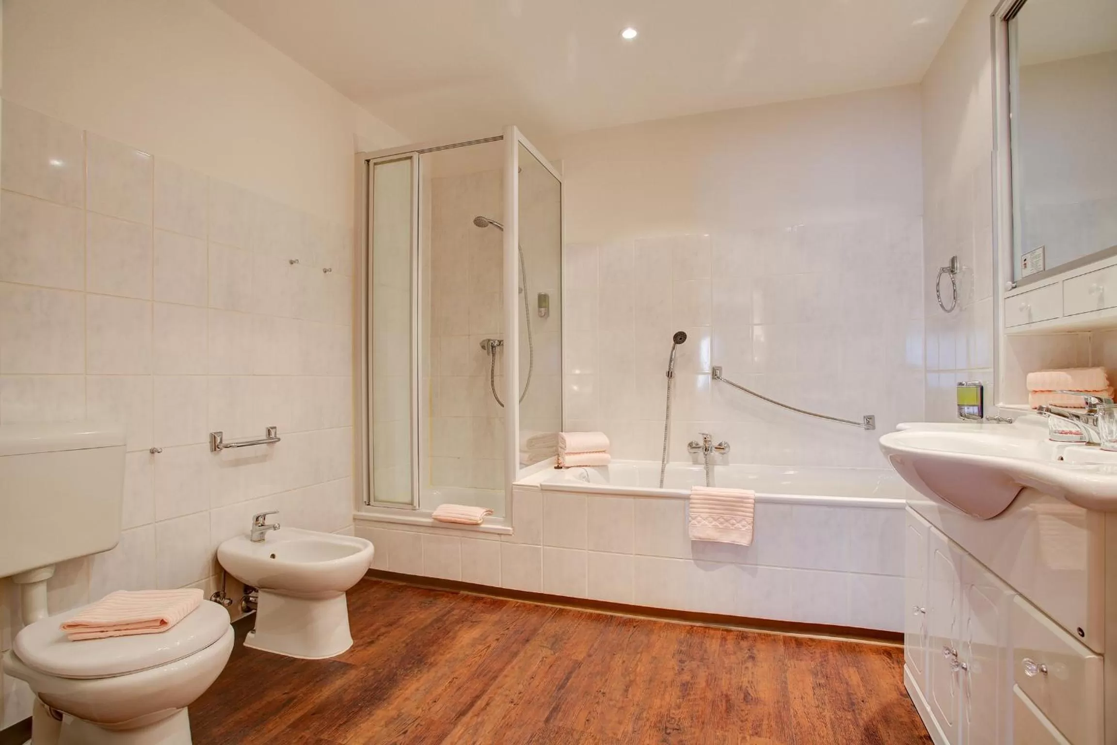 Bathroom in Hotel Consul