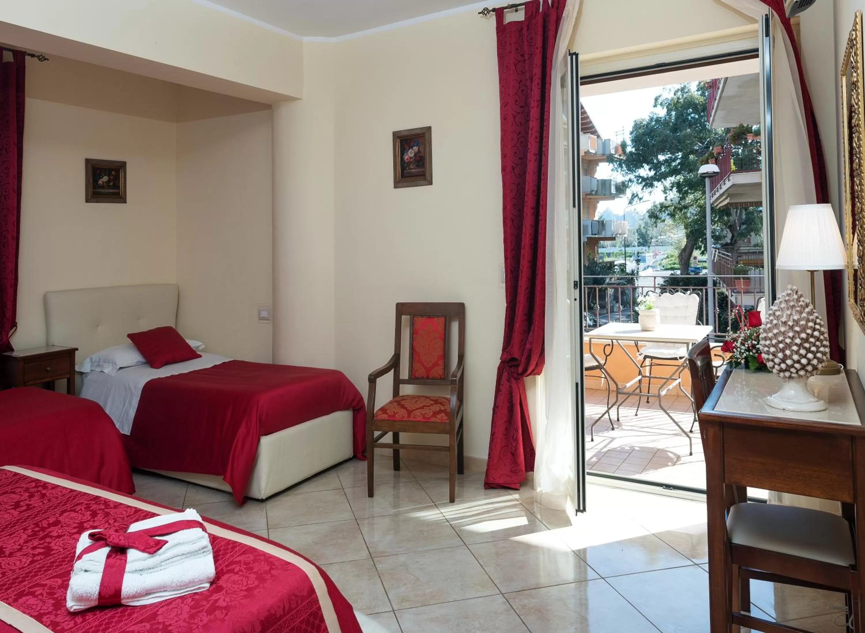 Photo of the whole room, Bed in B&B MareAgrò