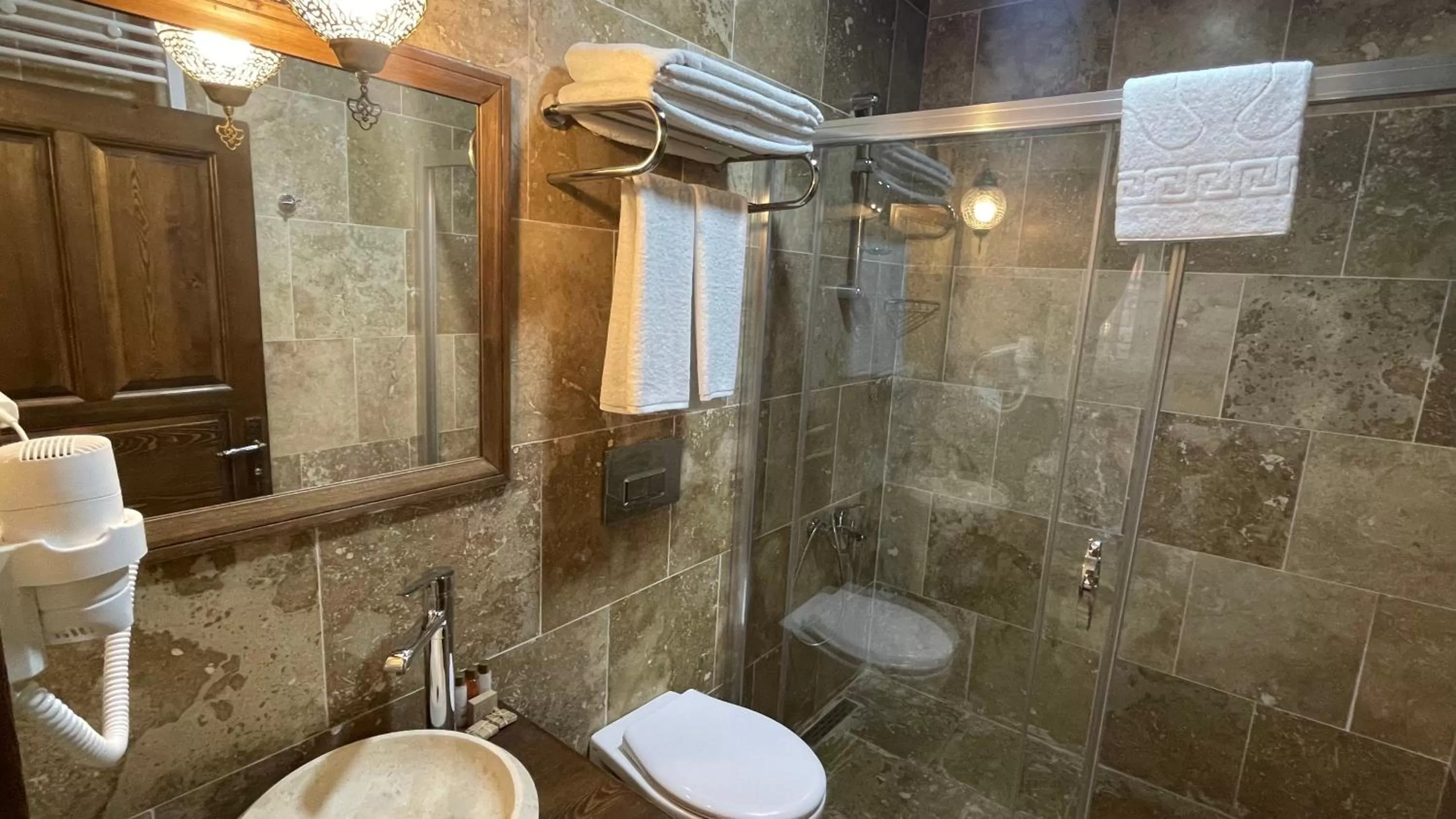 Shower in Virtus Cappadocia Hotel Göreme