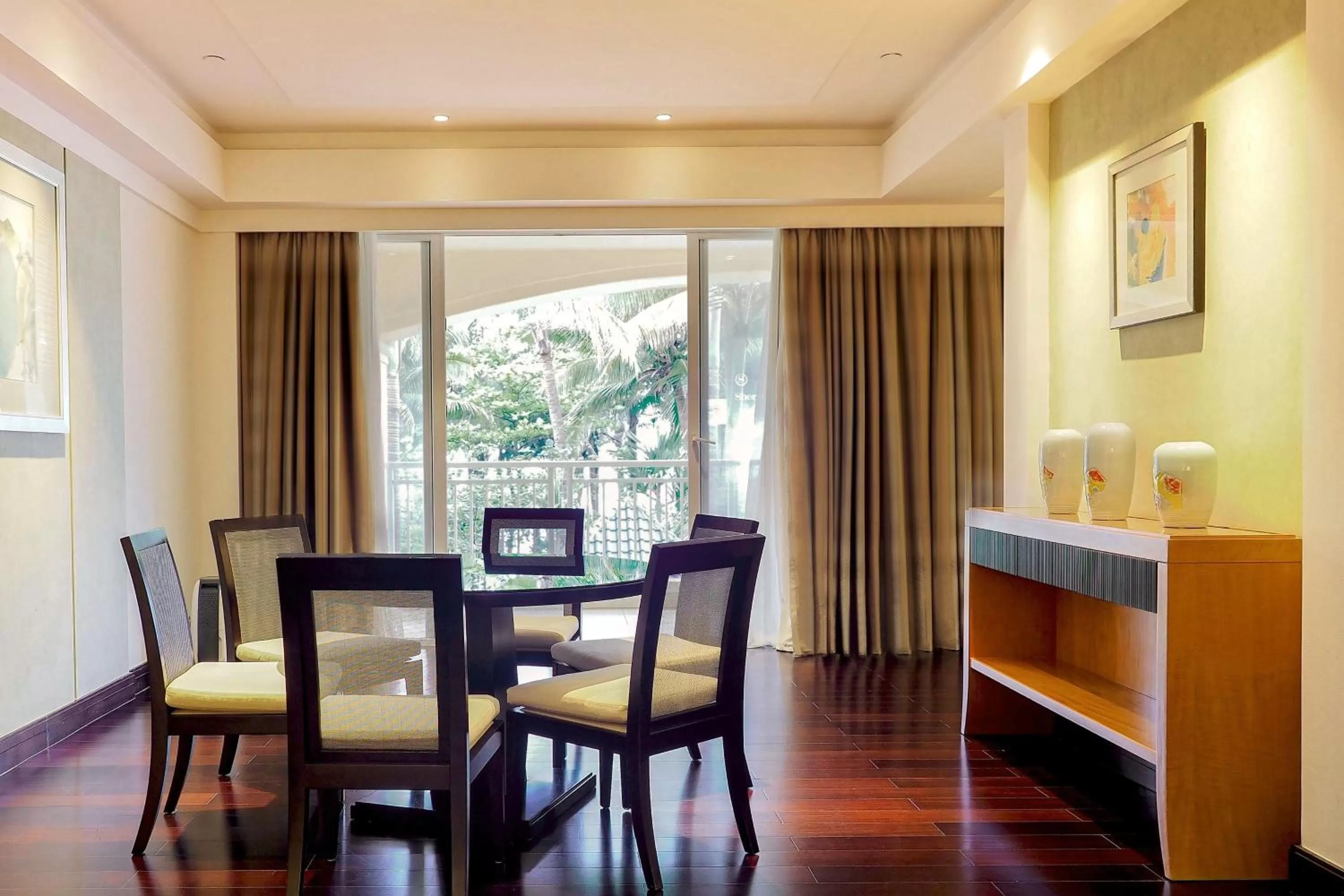 Bedroom in Sheraton Haikou Hotel