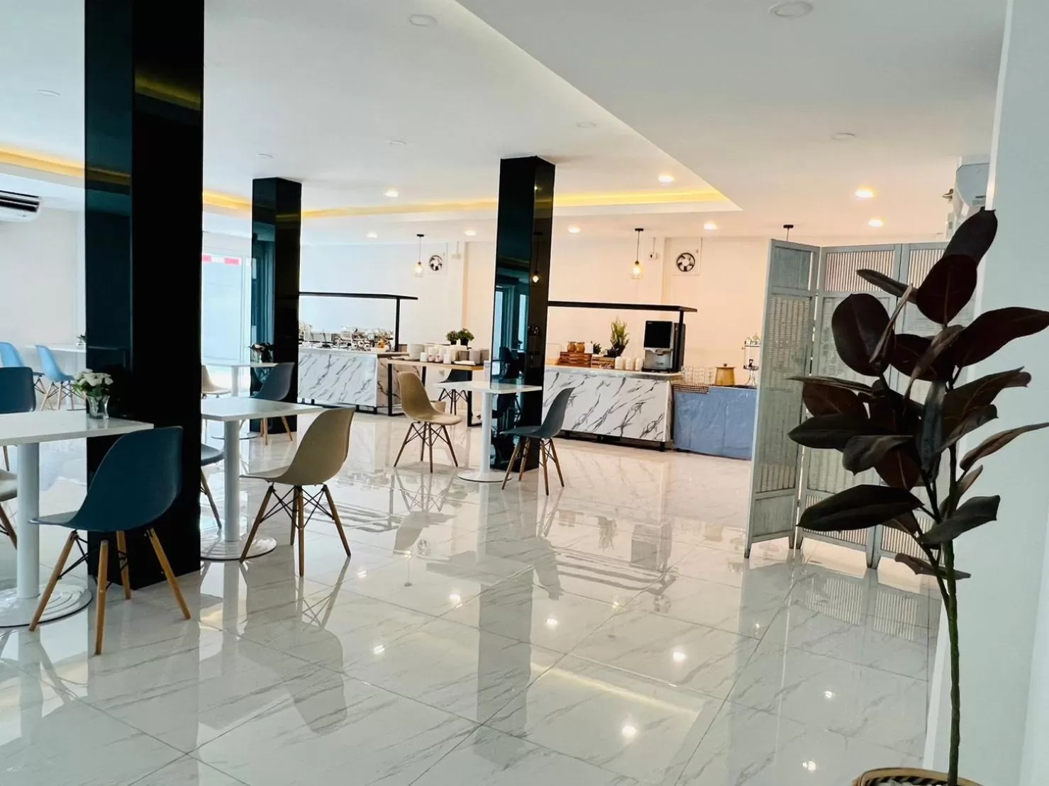 Restaurant/places to eat in Bed by Tha-Pra SHA Plus