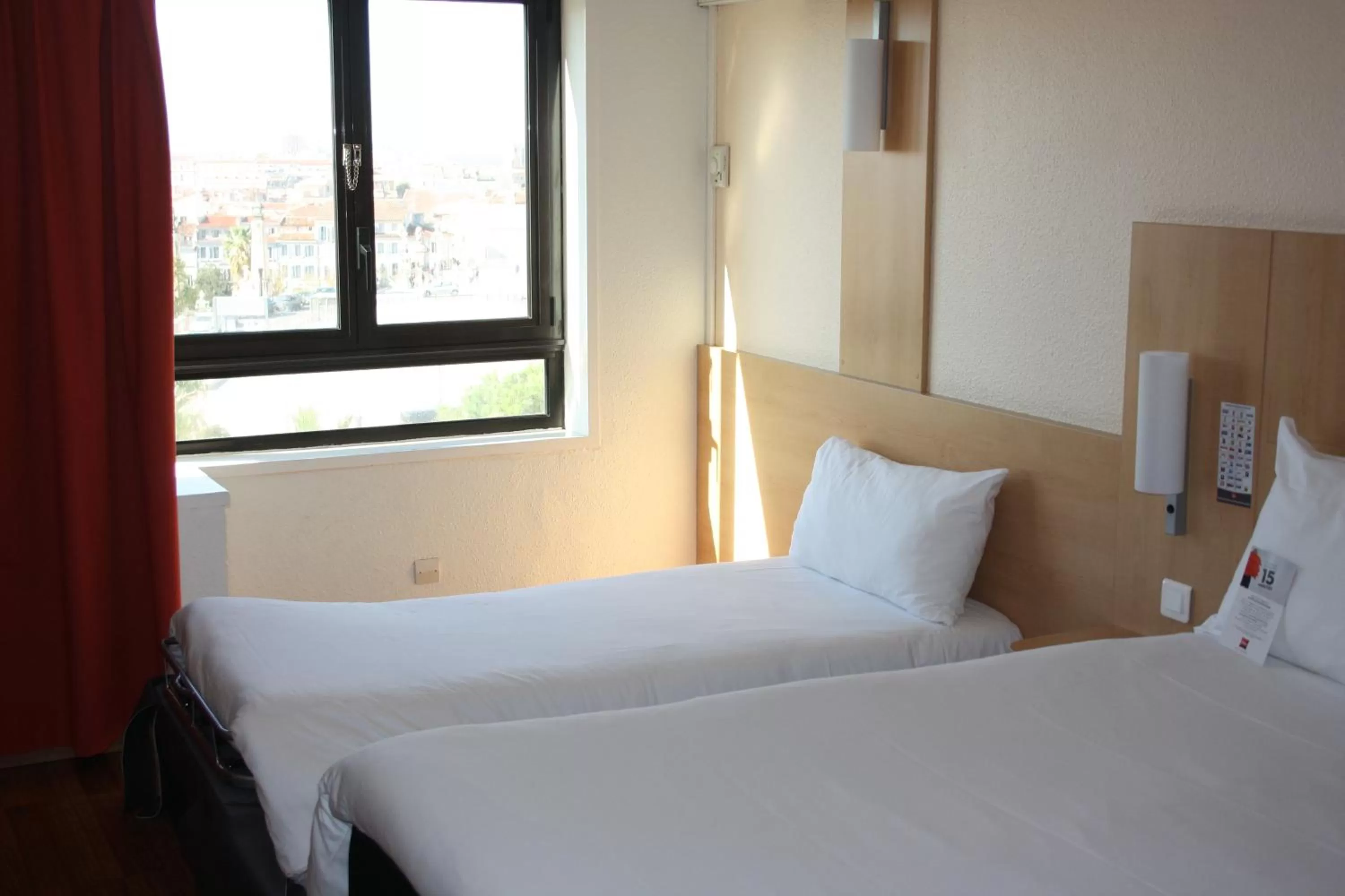 Bedroom, Bed in ibis Marseille Centre Gare Saint Charles