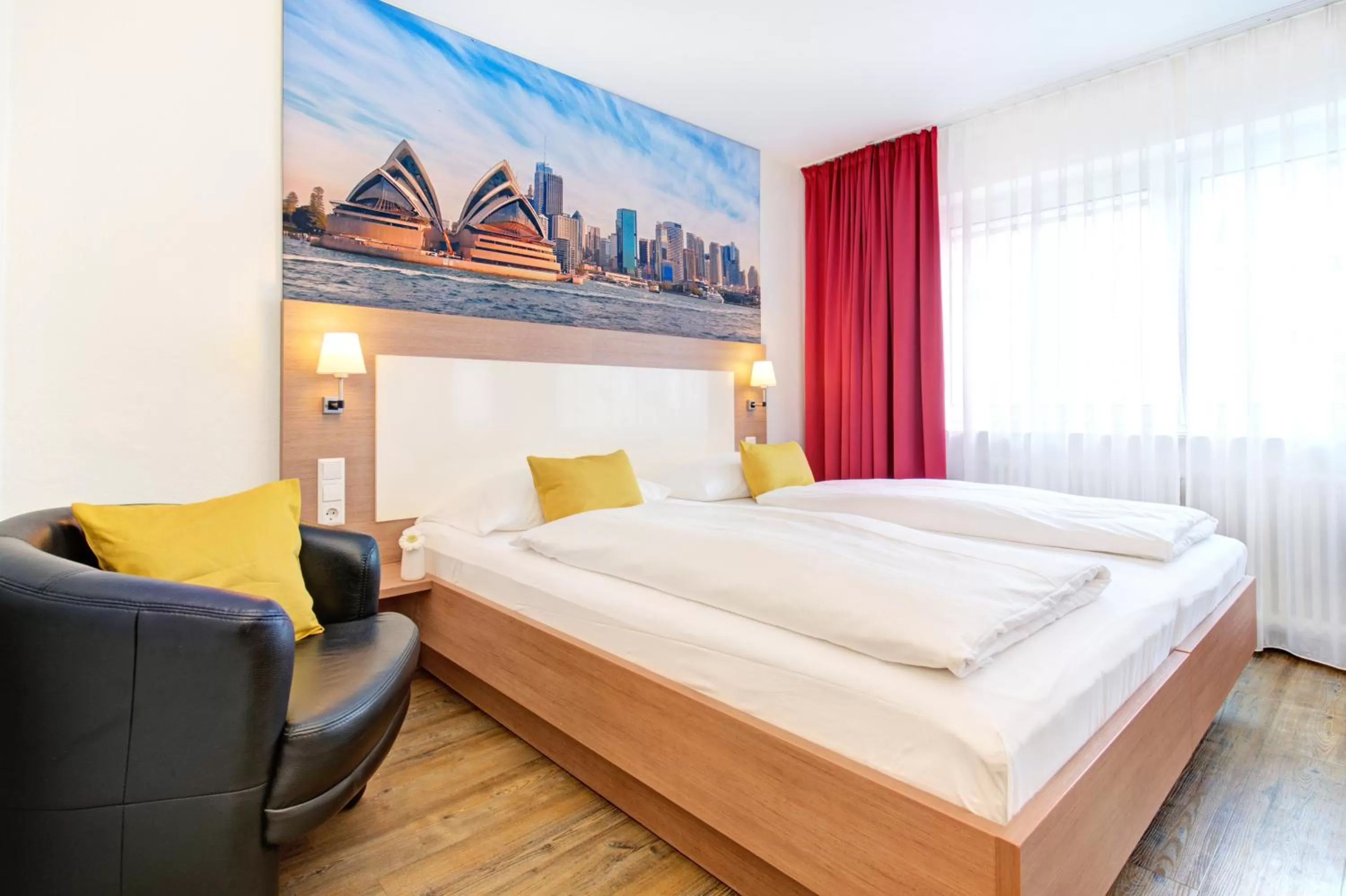 Staff, Bed in Ambassador TheContinents