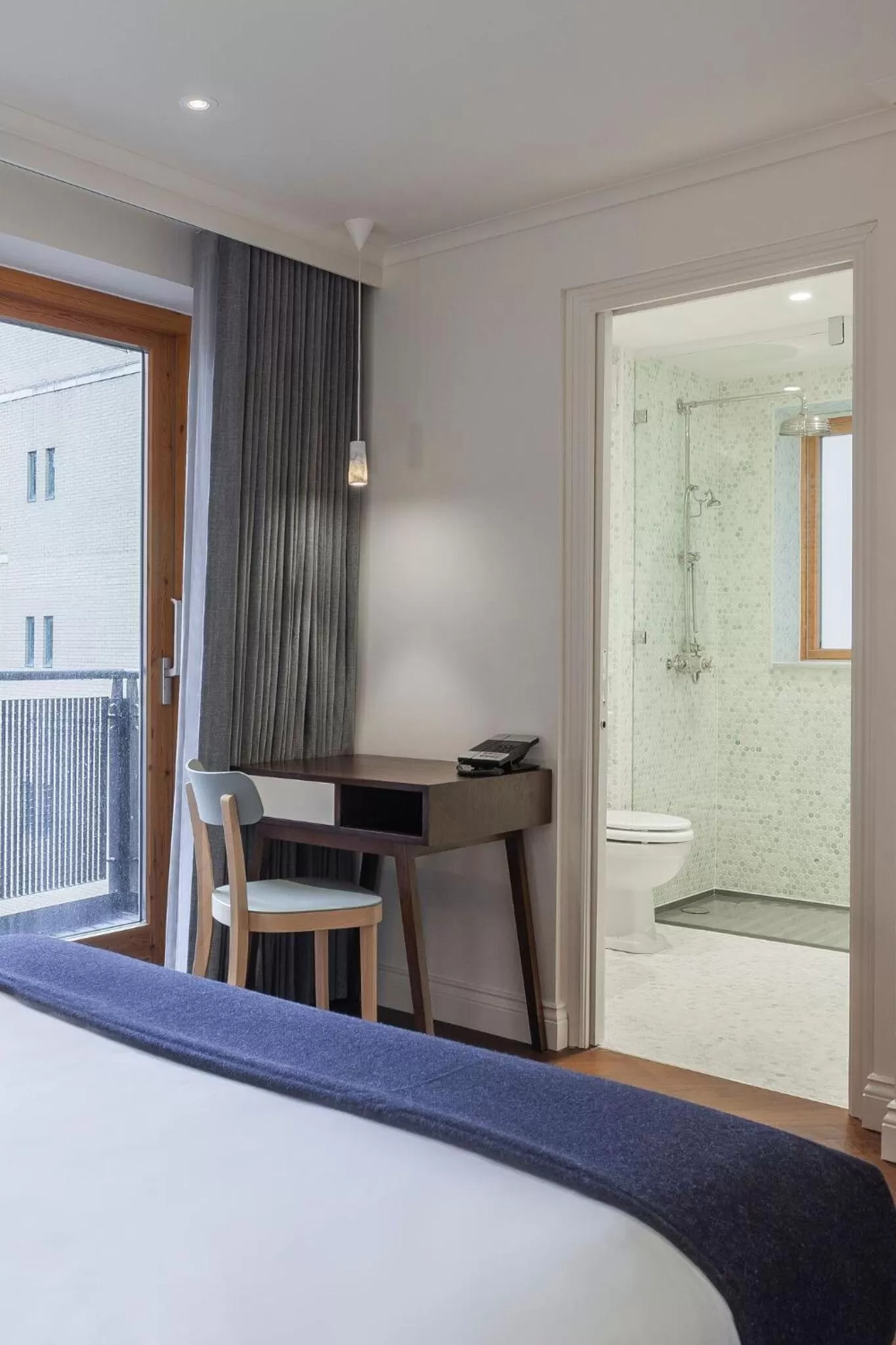 Bed in The Roseate Reading