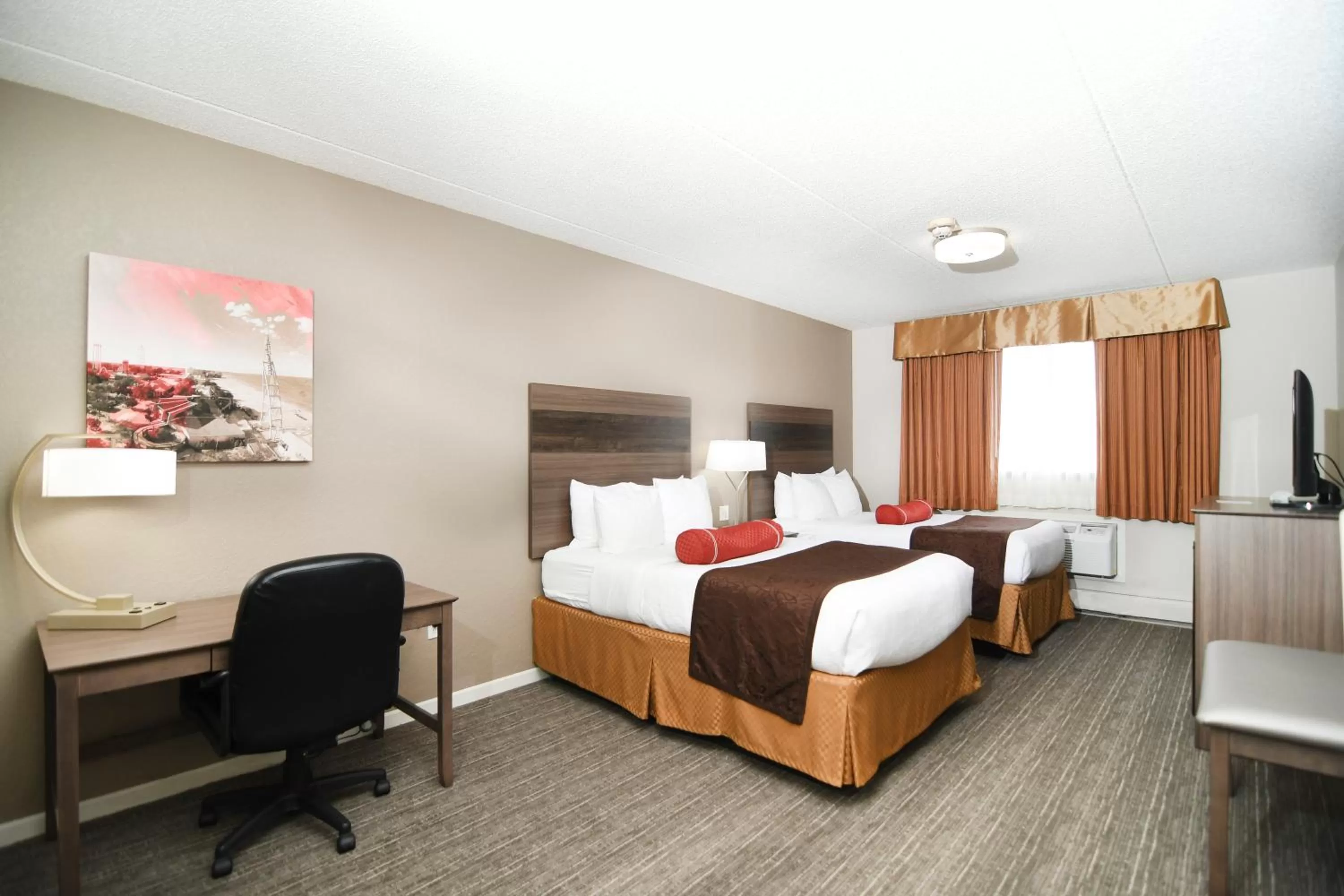 Photo of the whole room, Bed in Best Western Plus Sandusky Hotel & Suites
