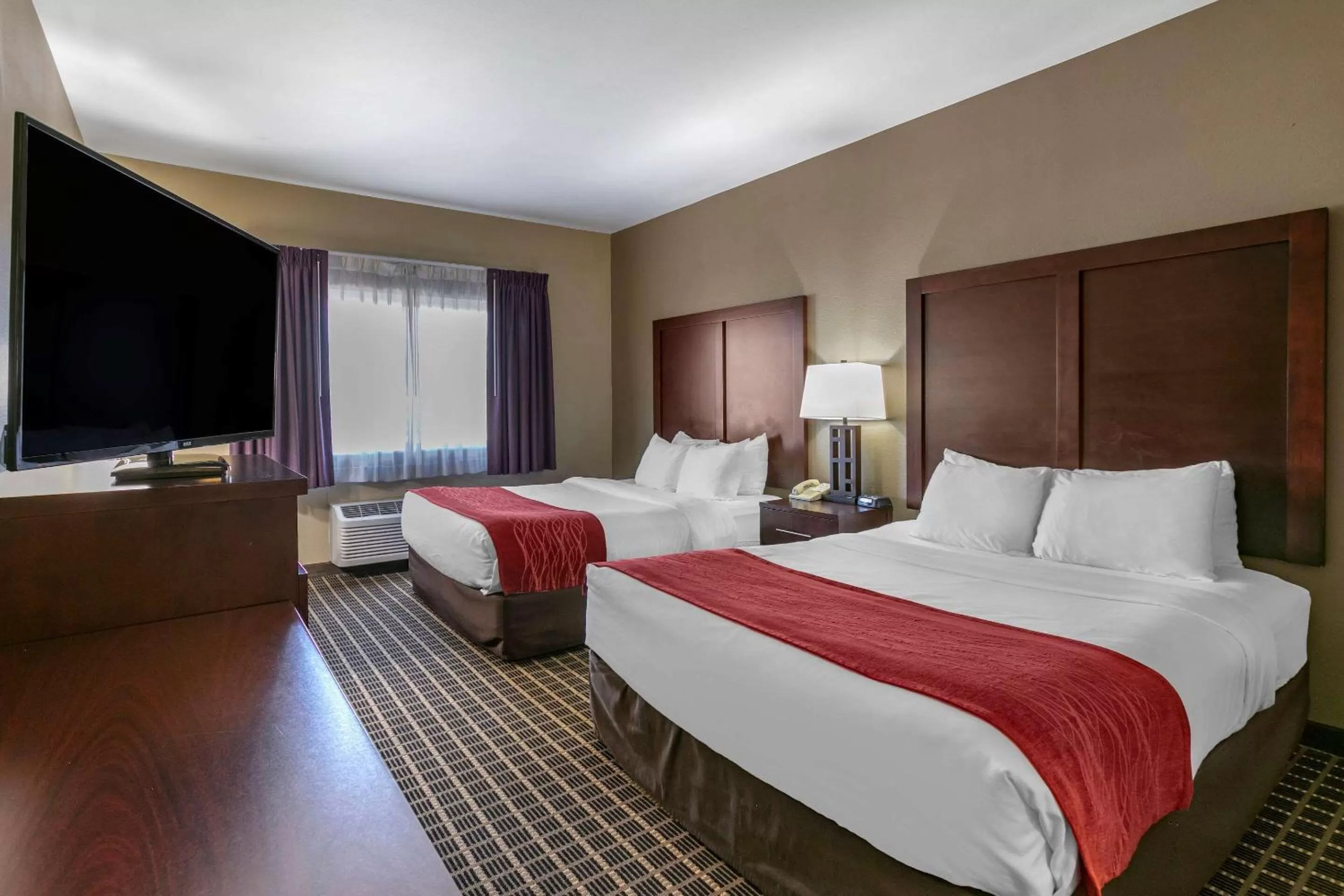 Photo of the whole room, Bed in Comfort Inn Fort Collins North