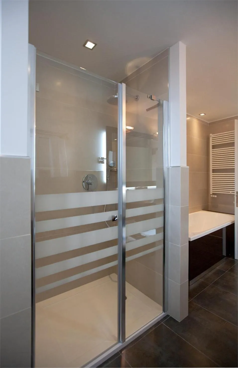 Shower, Bed in Laguna Palace Hotel Grado