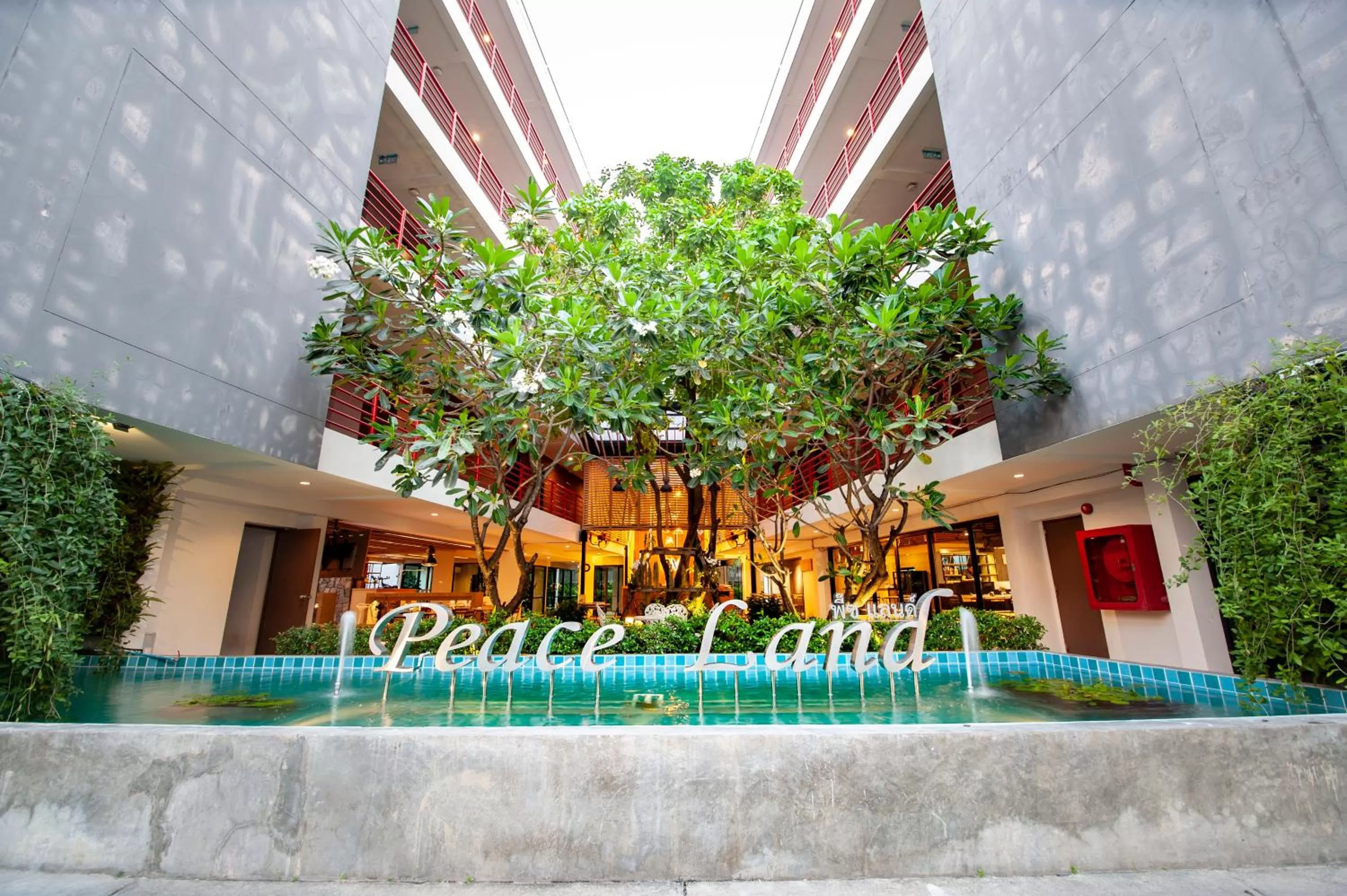 Facade/entrance in Peace Land Khaosan