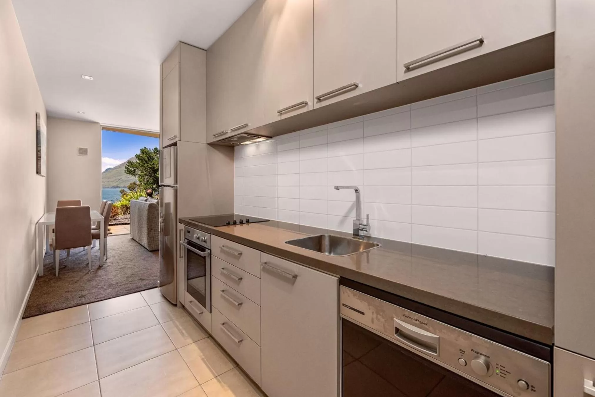 Kitchen or kitchenette in Highview Apartments