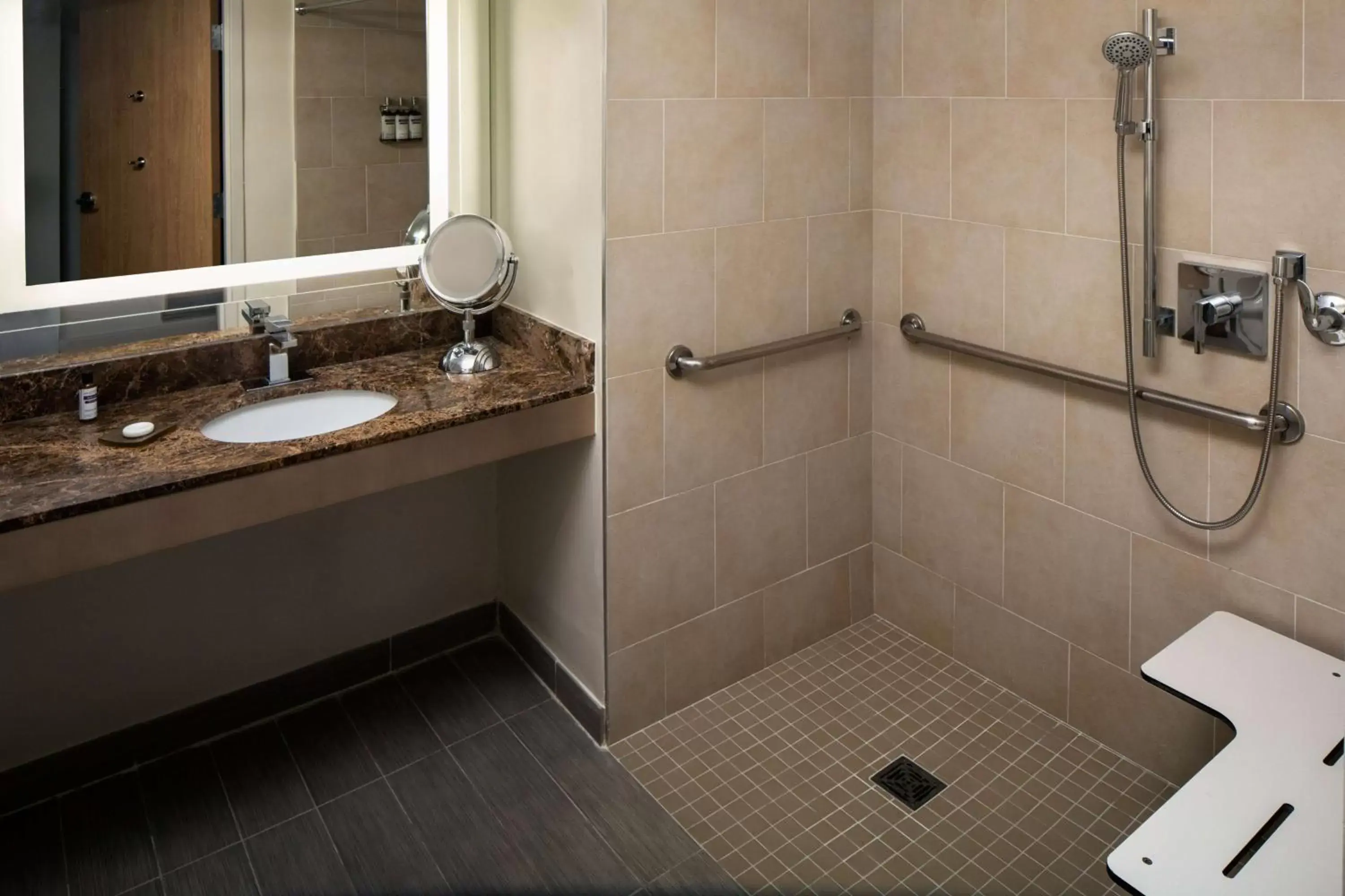 Queen Room with Two Queen Beds and Accessible Shower - Disability Access in Hyatt Regency Jacksonville Riverfront Queen Room with Two Queen Beds and Accessible Shower - Disability Access in Hyatt Regency Jacksonville Riverfront