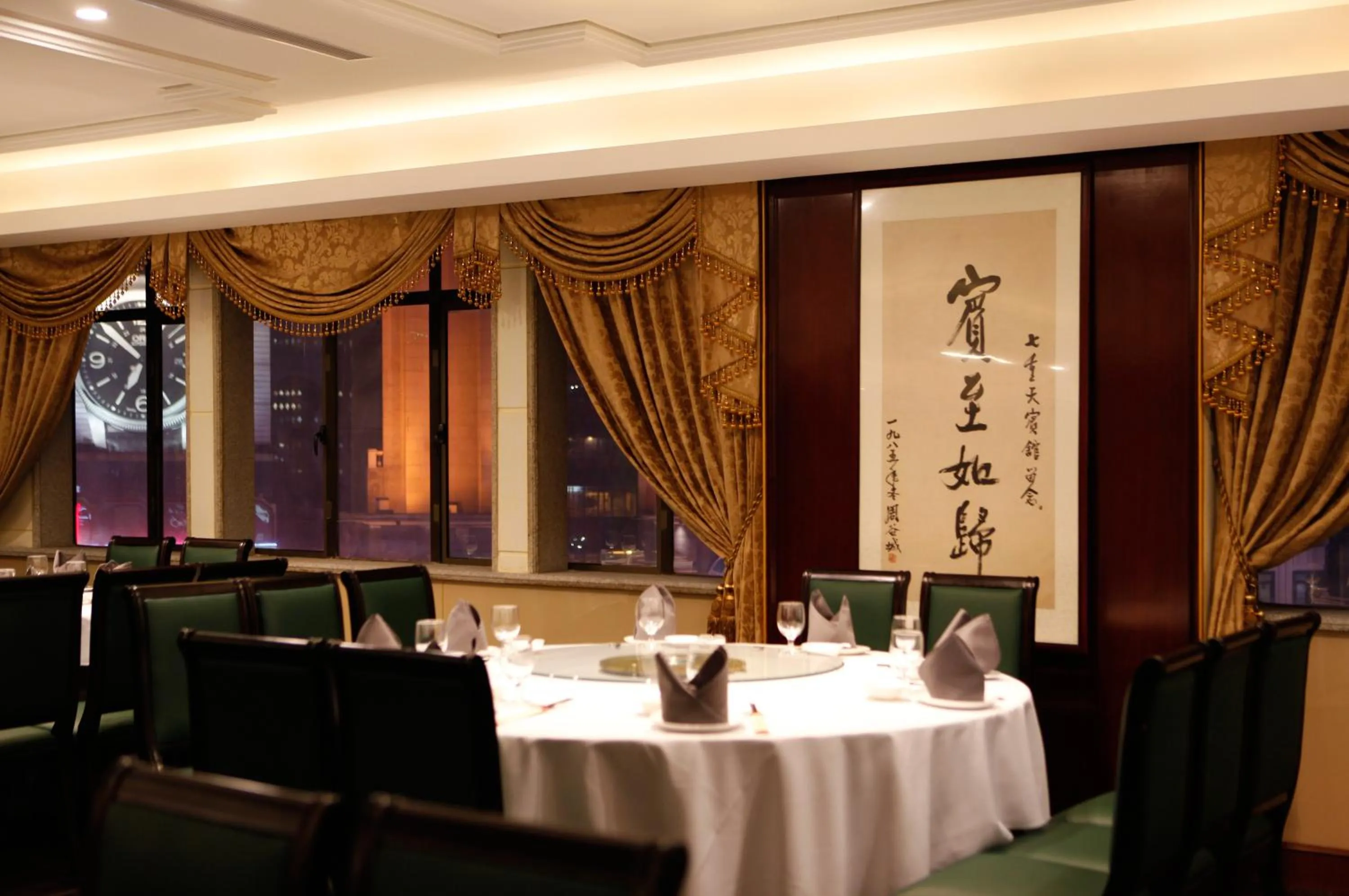 Restaurant/places to eat in Seventh Heaven Hotel