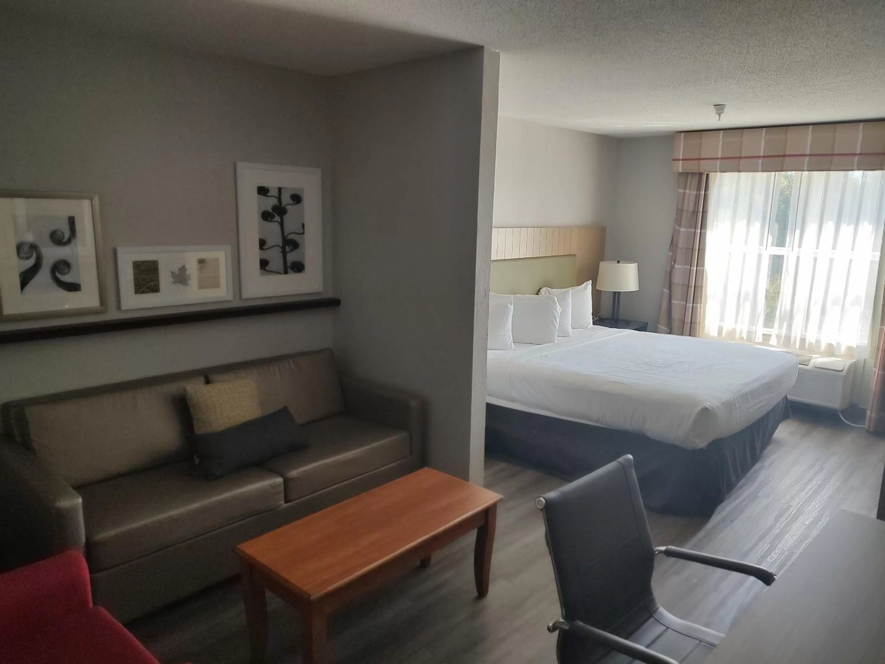 Photo of the whole room, Bed in Country Inn & Suites by Radisson, Hinesville, GA