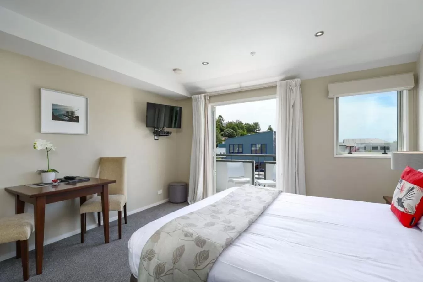 Living room, Bed in Chelsea Park Motor Lodge