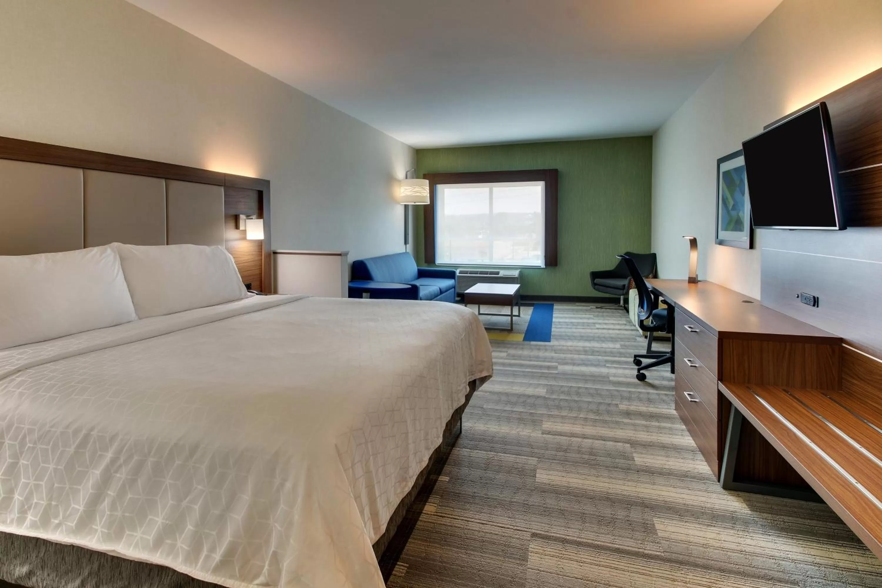 Photo of the whole room, Bed in Holiday Inn Express & Suites Ithaca by IHG