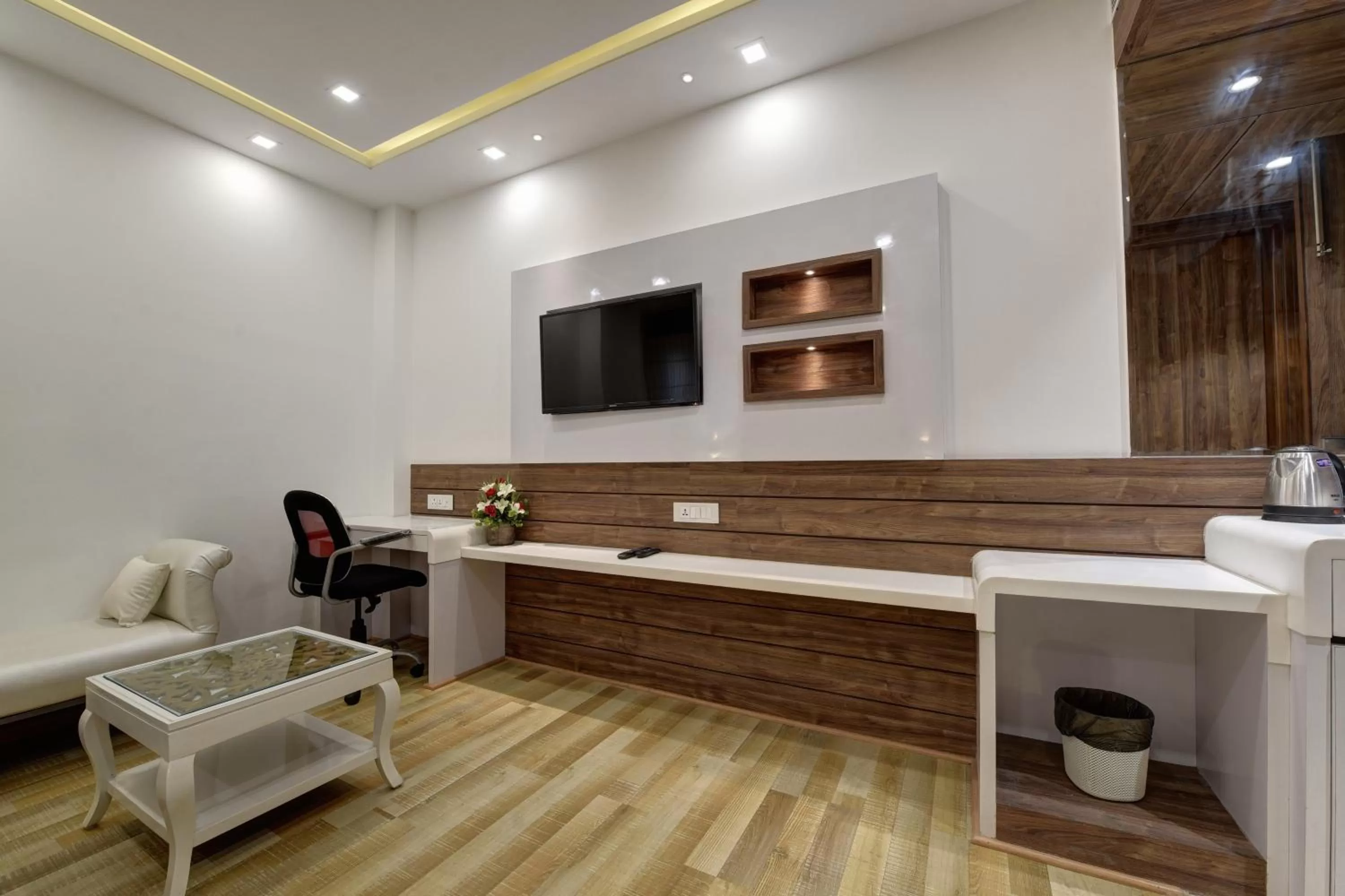 Communal lounge/ TV room in GOLDEN TREE