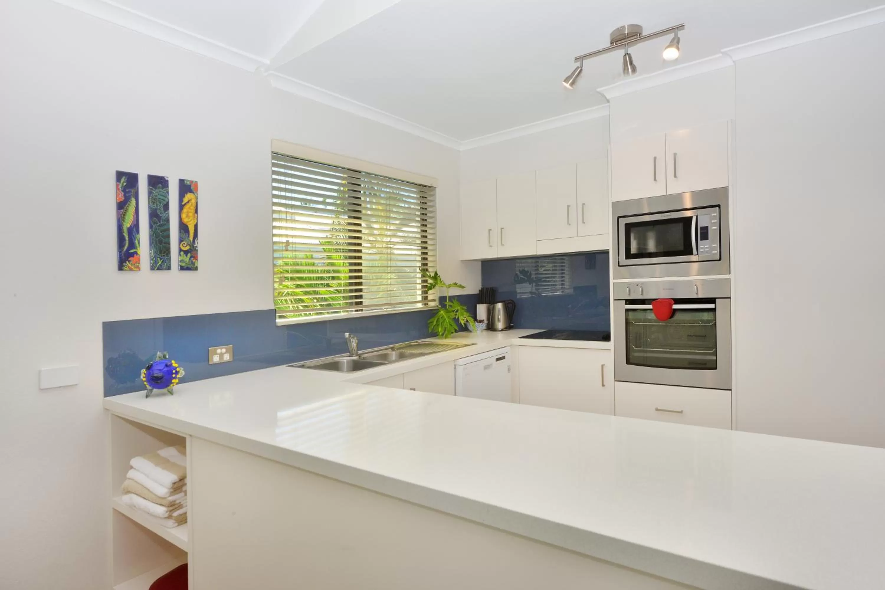 Kitchen or kitchenette in Driftwood Mantaray - Official Onsite Reception and Check In