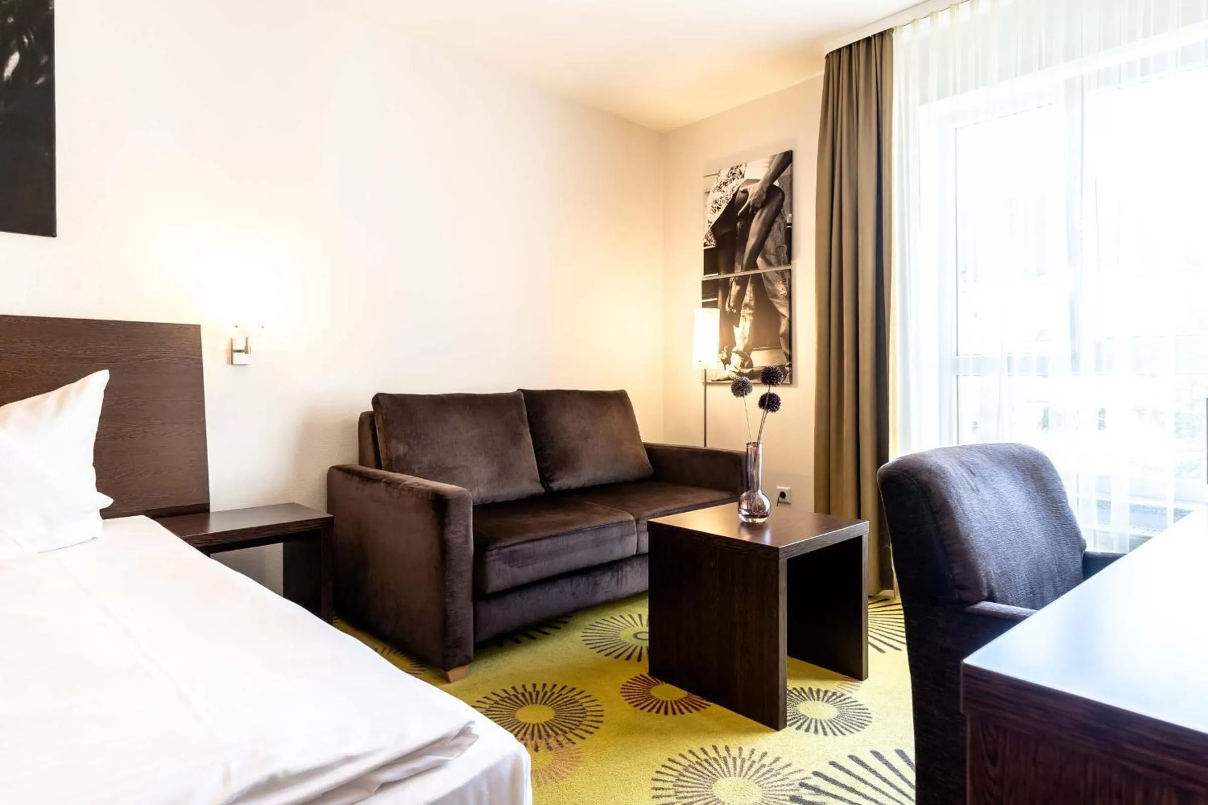 Seating area, Bed in Altstadthotel Guesthouse Die Galerie