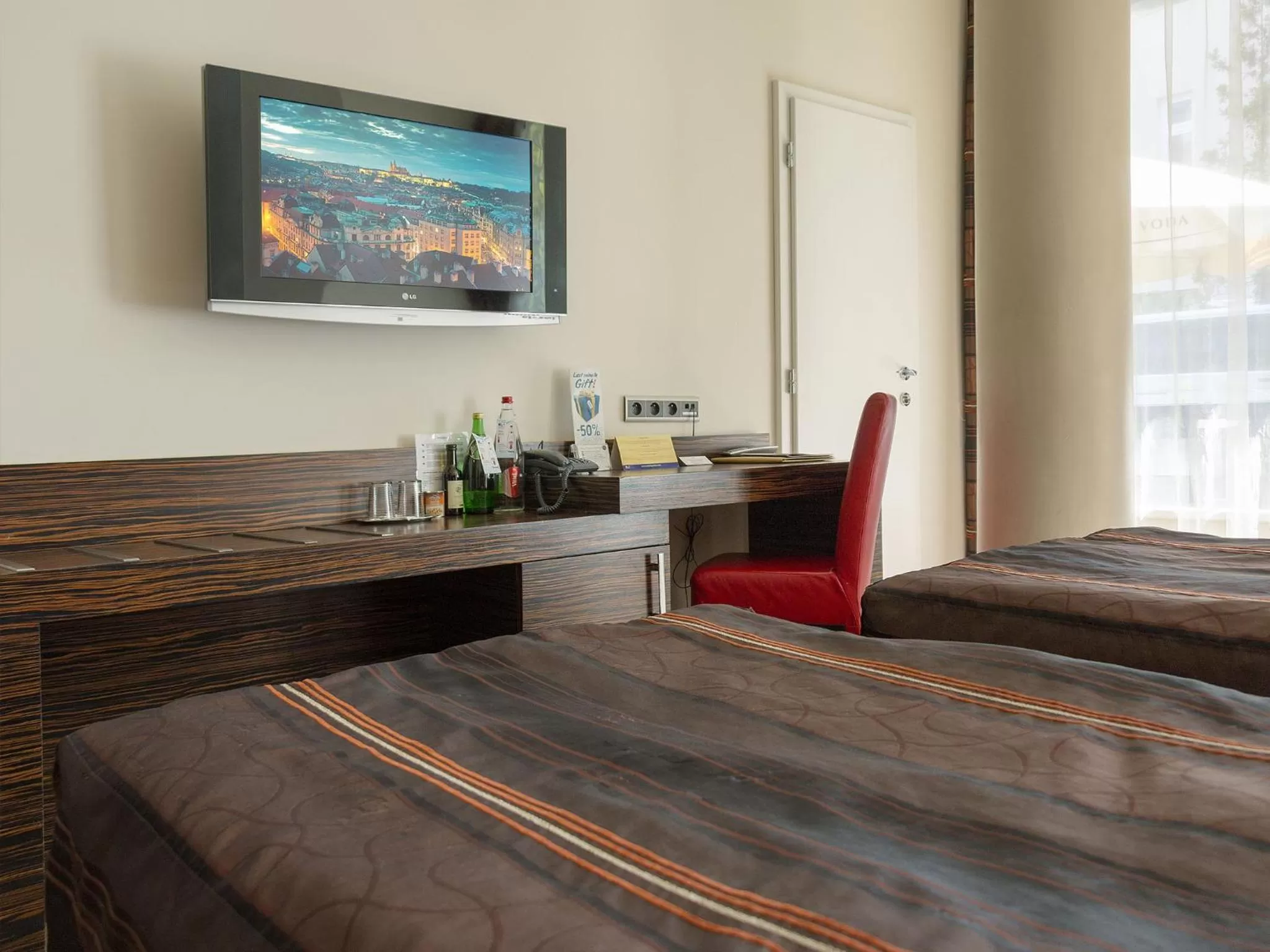 Photo of the whole room in EA Hotel Crystal Palace