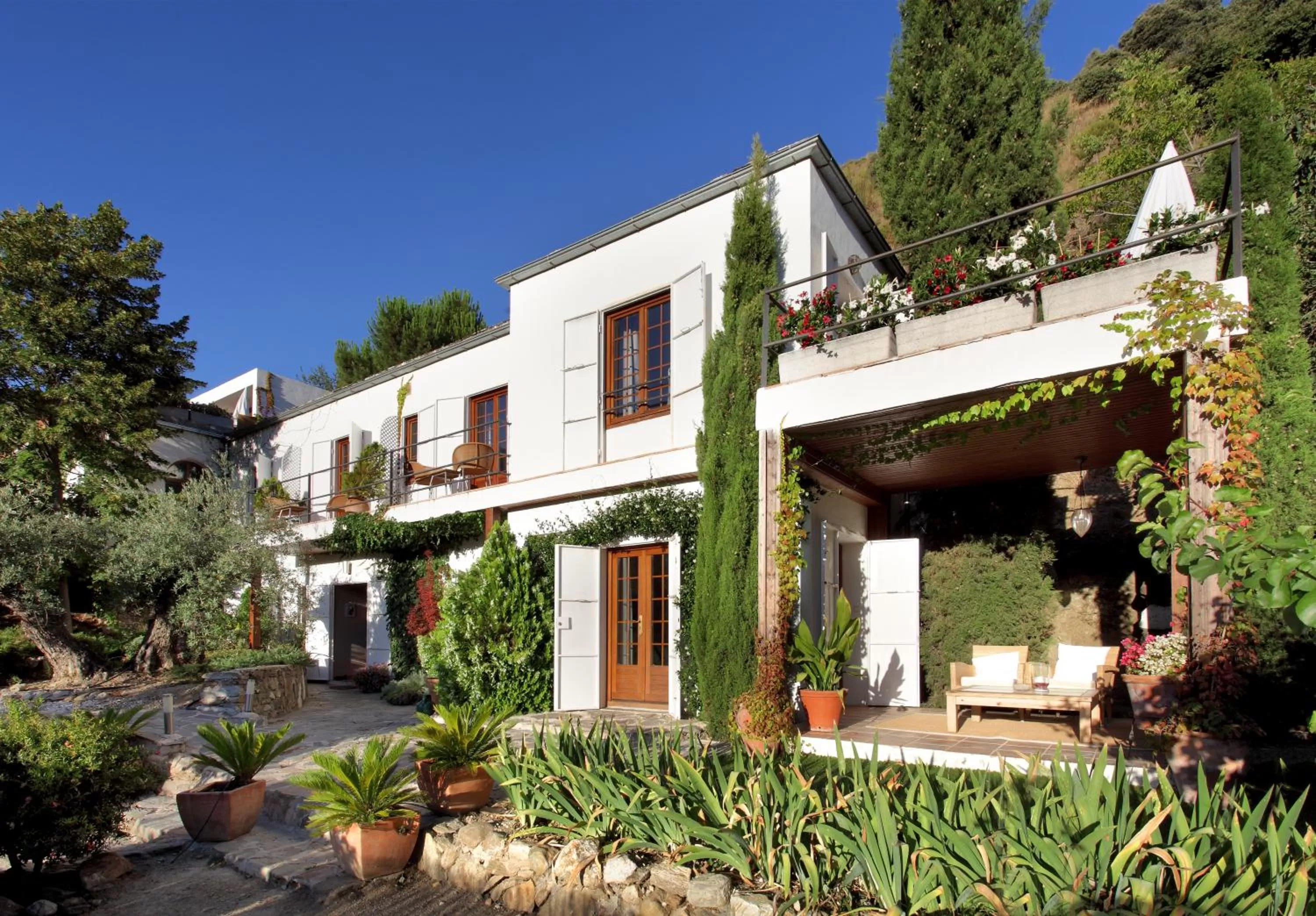 Facade/entrance in La Almunia del Valle
