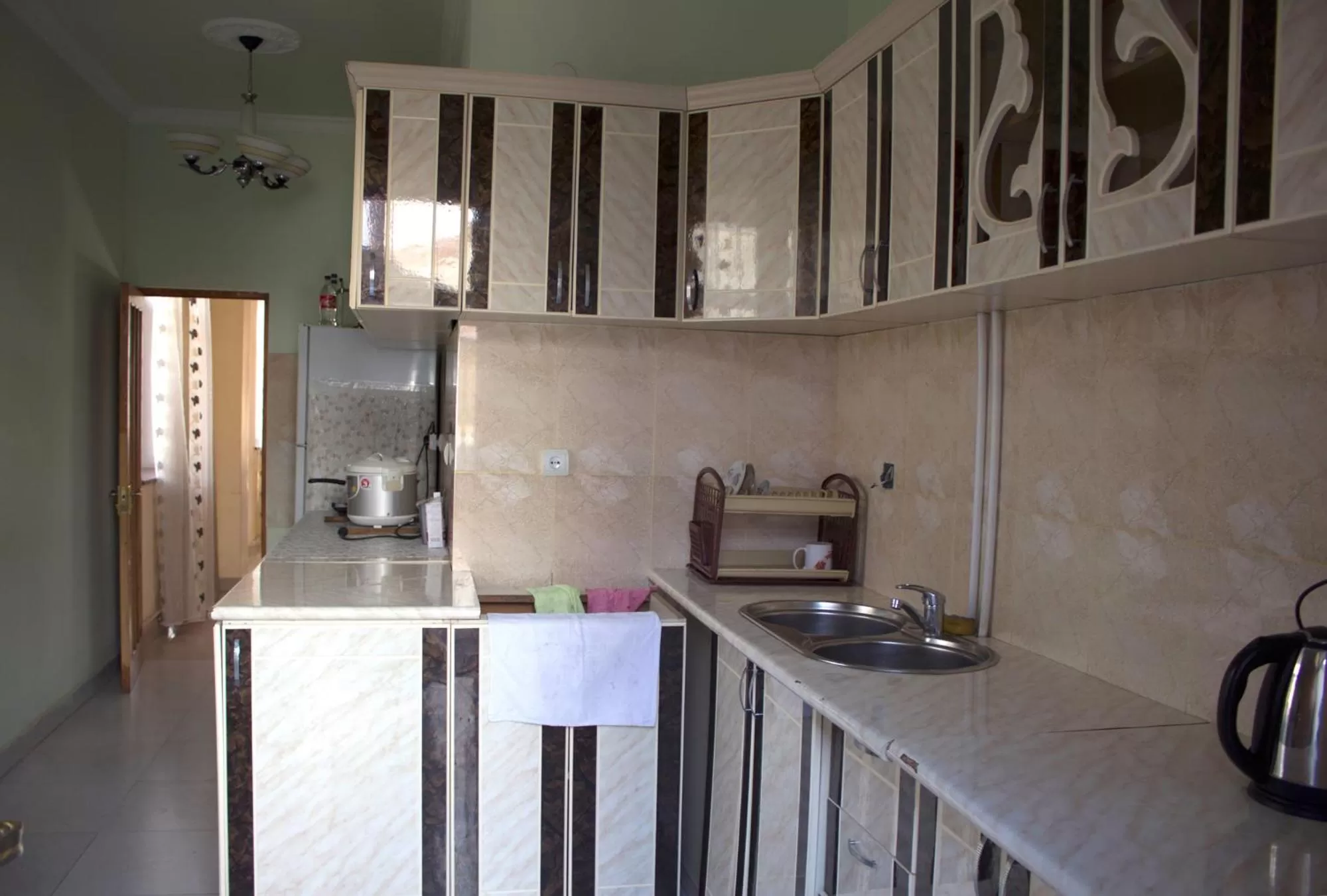 Communal kitchen in Tatev Shinuhayr Hotel'