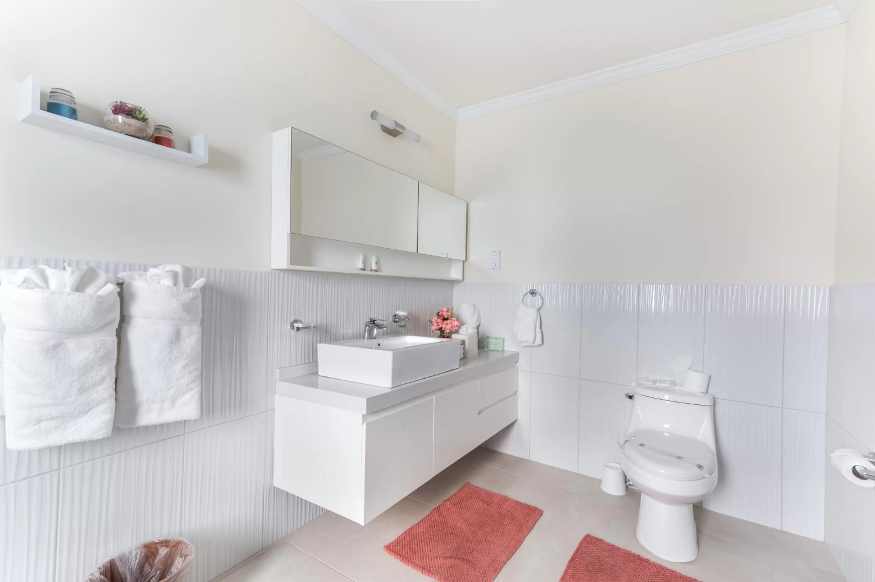 Toilet in Bay Gardens Beach Resort & Spa