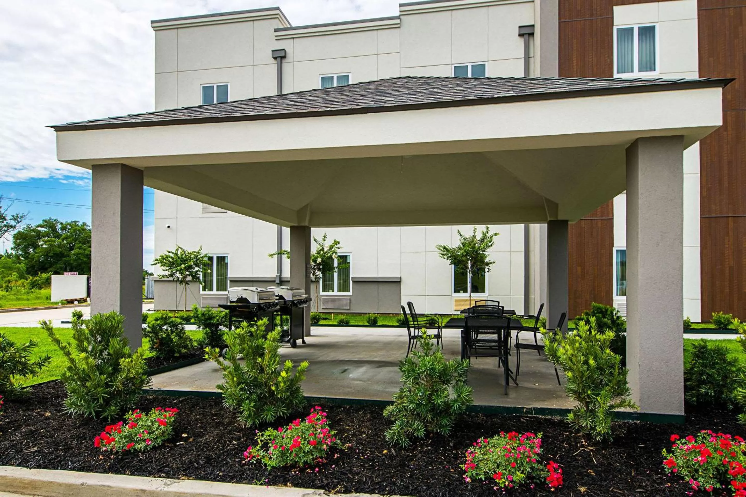 Property building in MainStay Suites Geismar - Gonzales