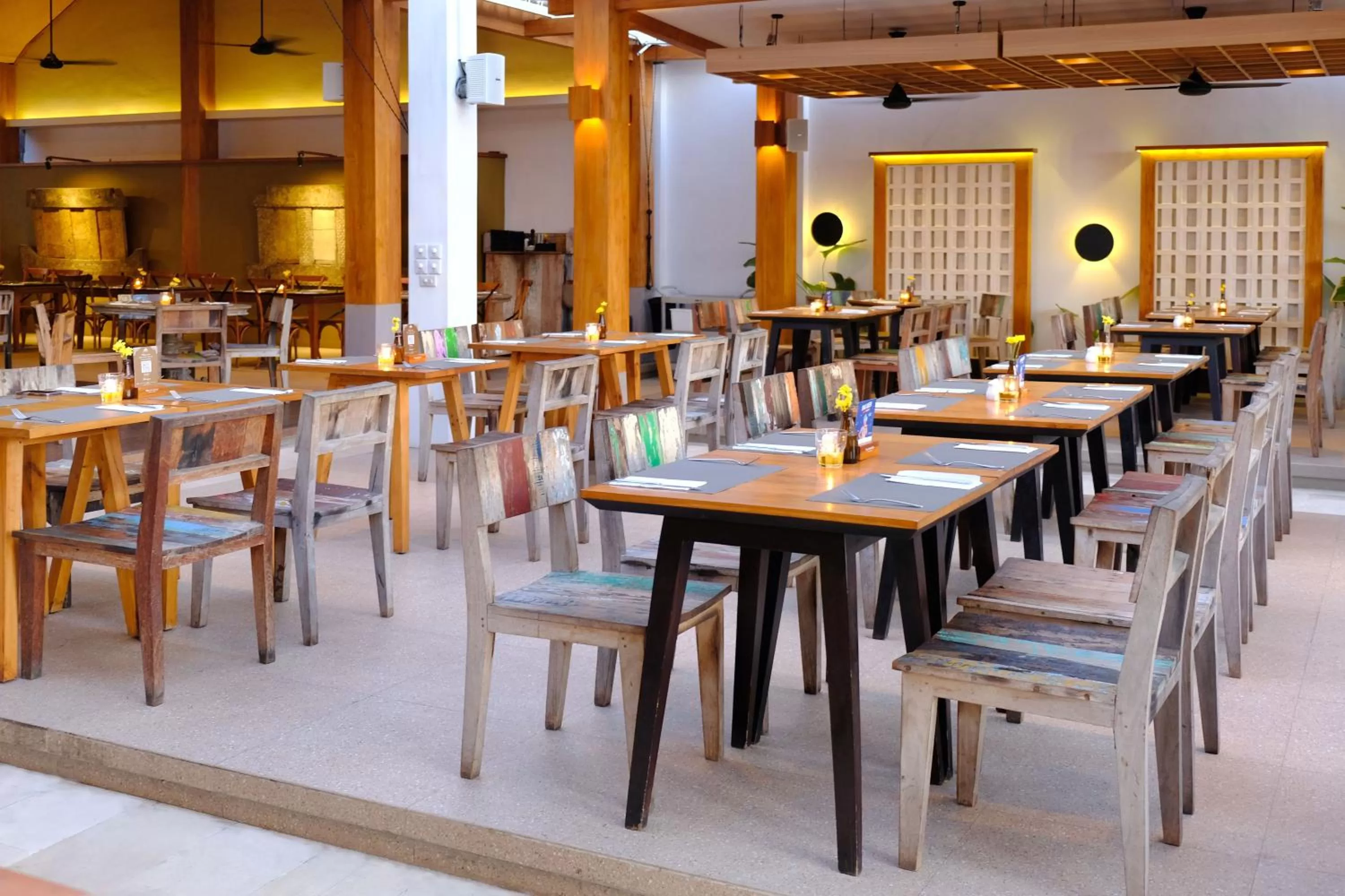 Restaurant/places to eat in The Bandha Hotel & Suites