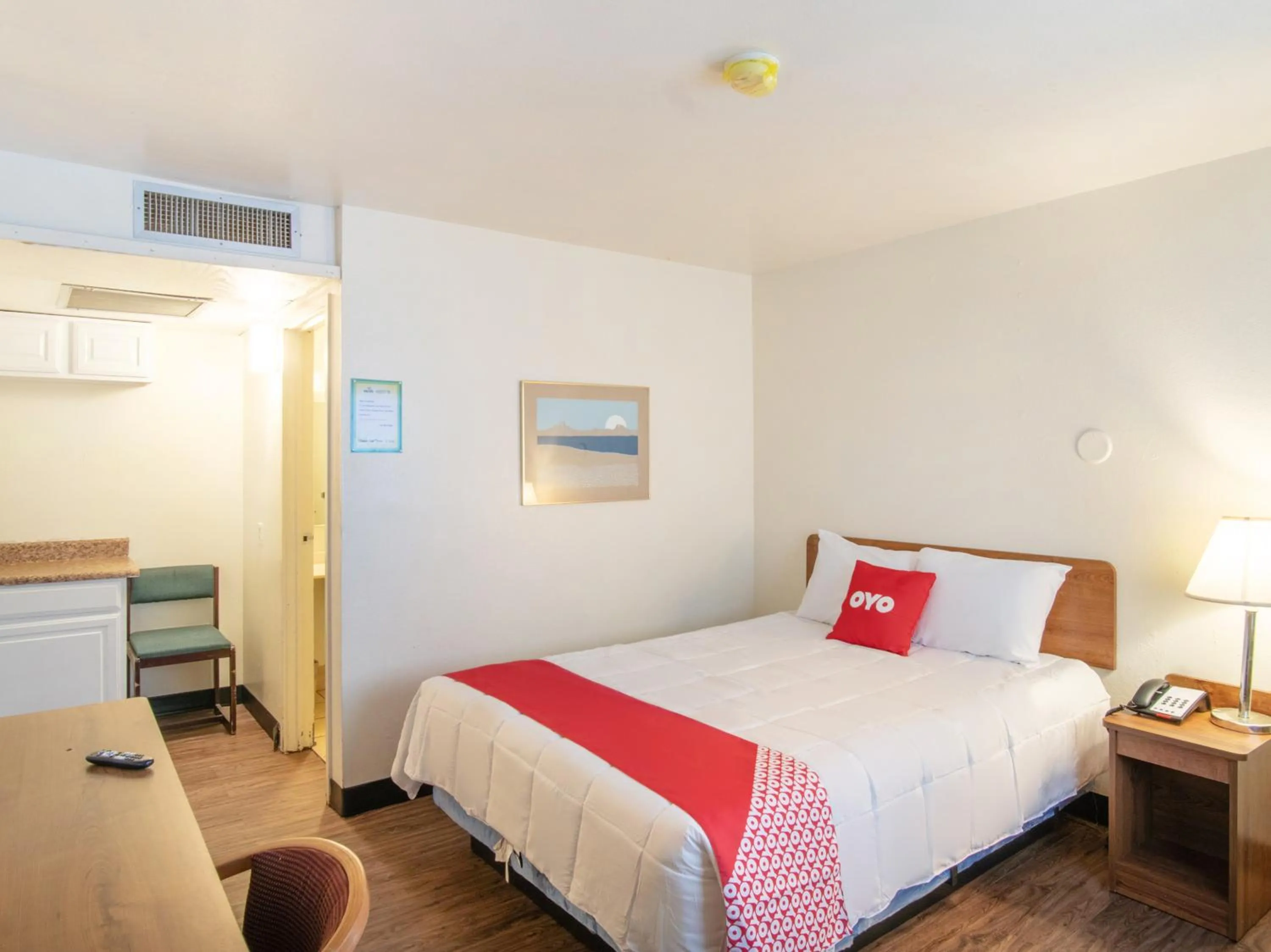 Bedroom, Bed in OYO Hotel Oklahoma City Northeast