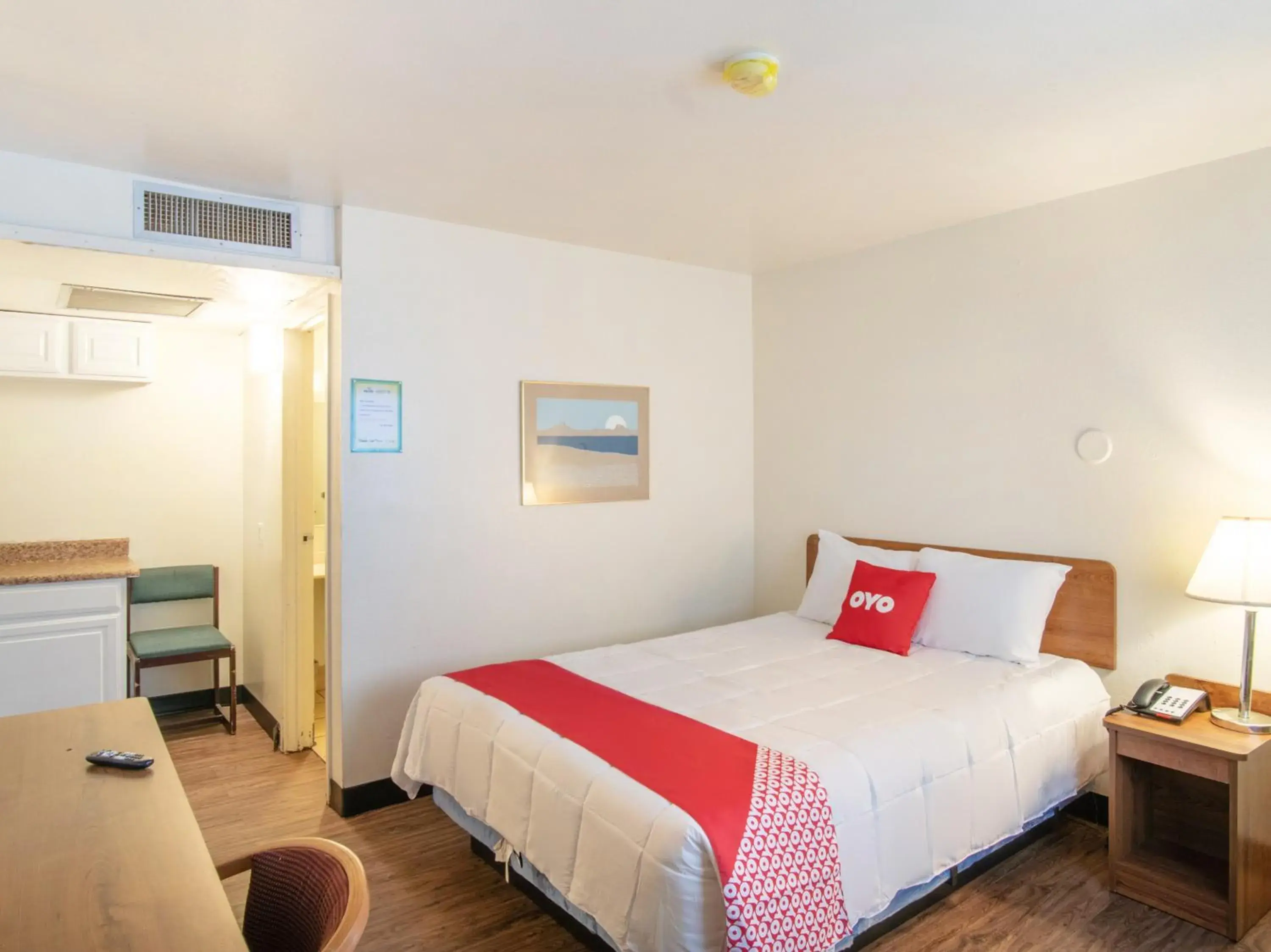 Queen Bed Smoking - single occupancy in OYO Hotel Oklahoma City Northeast Queen Bed Smoking - single occupancy in OYO Hotel Oklahoma City Northeast