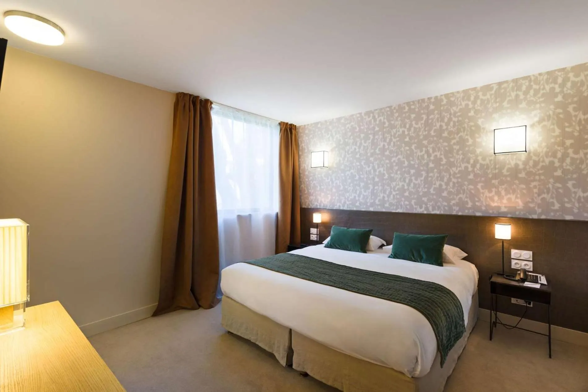 Bedroom, Bed in Moulin de Vernègues Hôtel & Spa