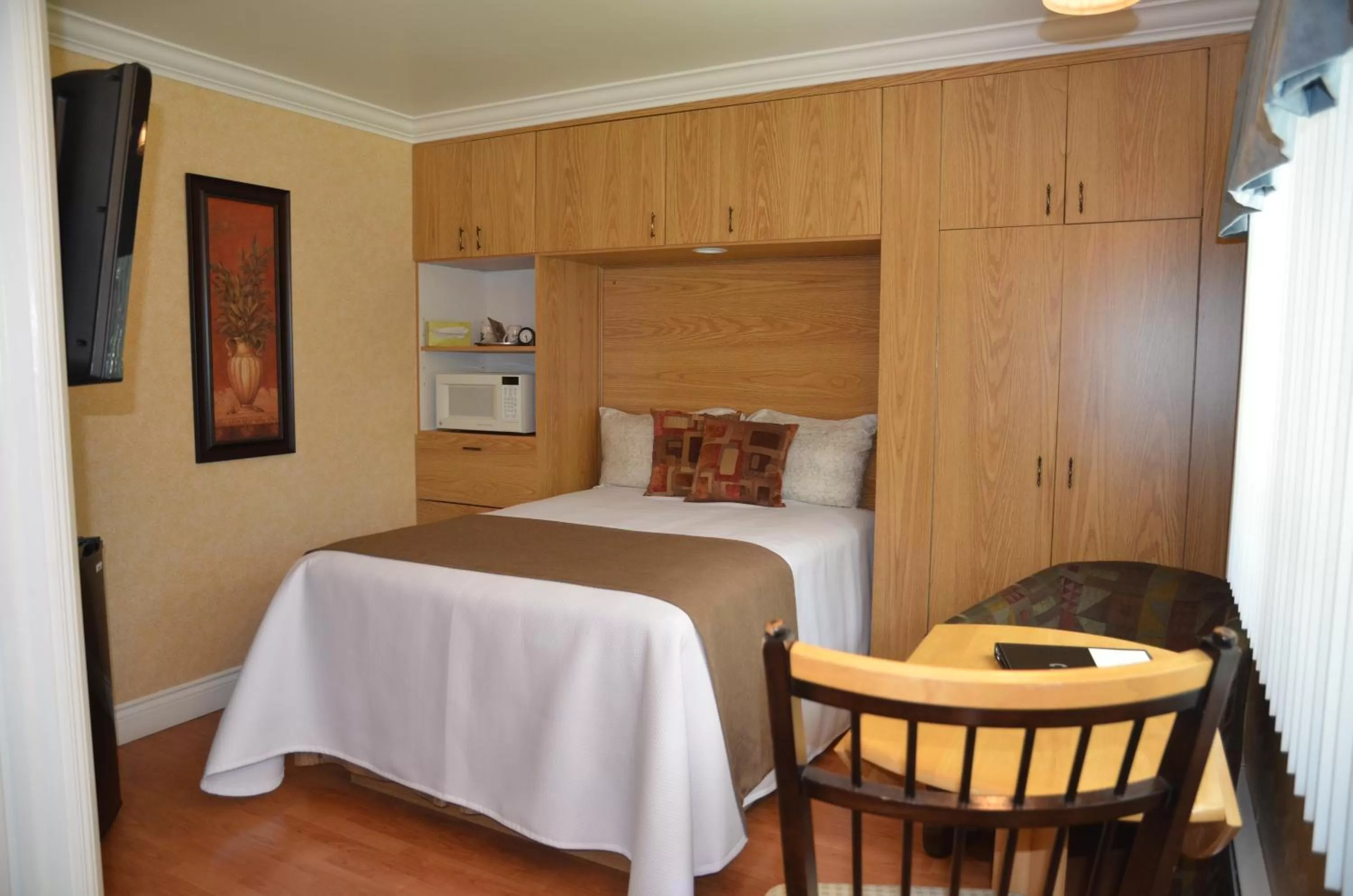 Dining area, Bed in Motel Derfal