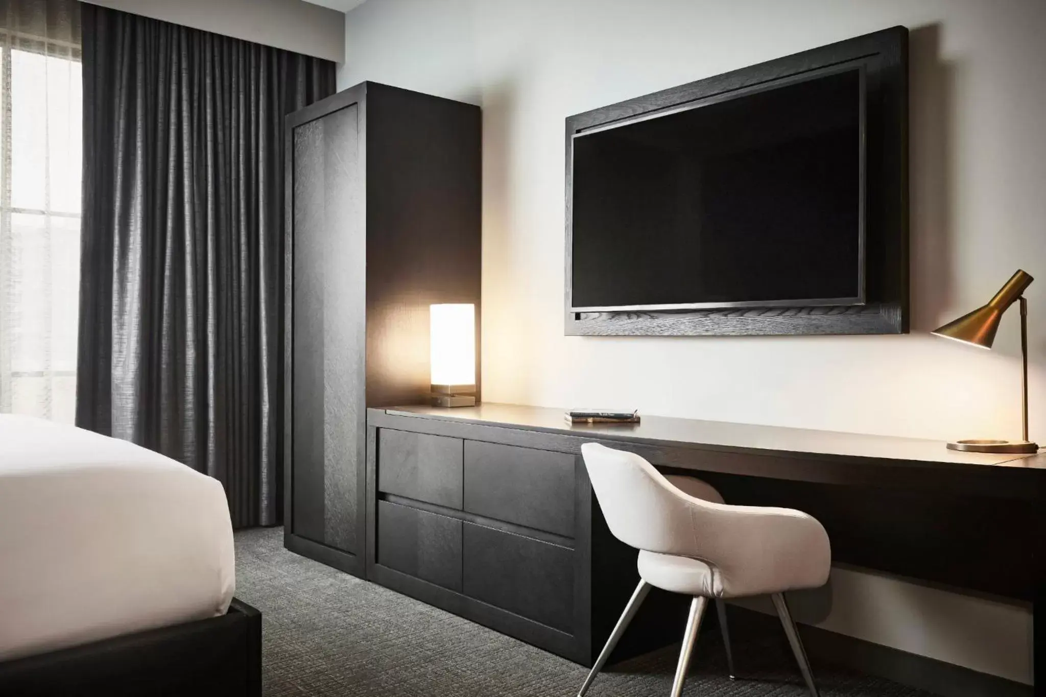 Archer King Hearing-Accessible Suite in Archer Hotel Tysons Archer King Hearing-Accessible Suite in Archer Hotel Tysons