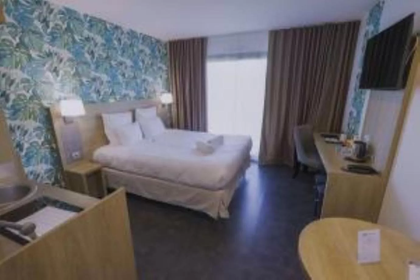 Photo of the whole room, Bed in Best Western Les Aureliades Saint Nazaire