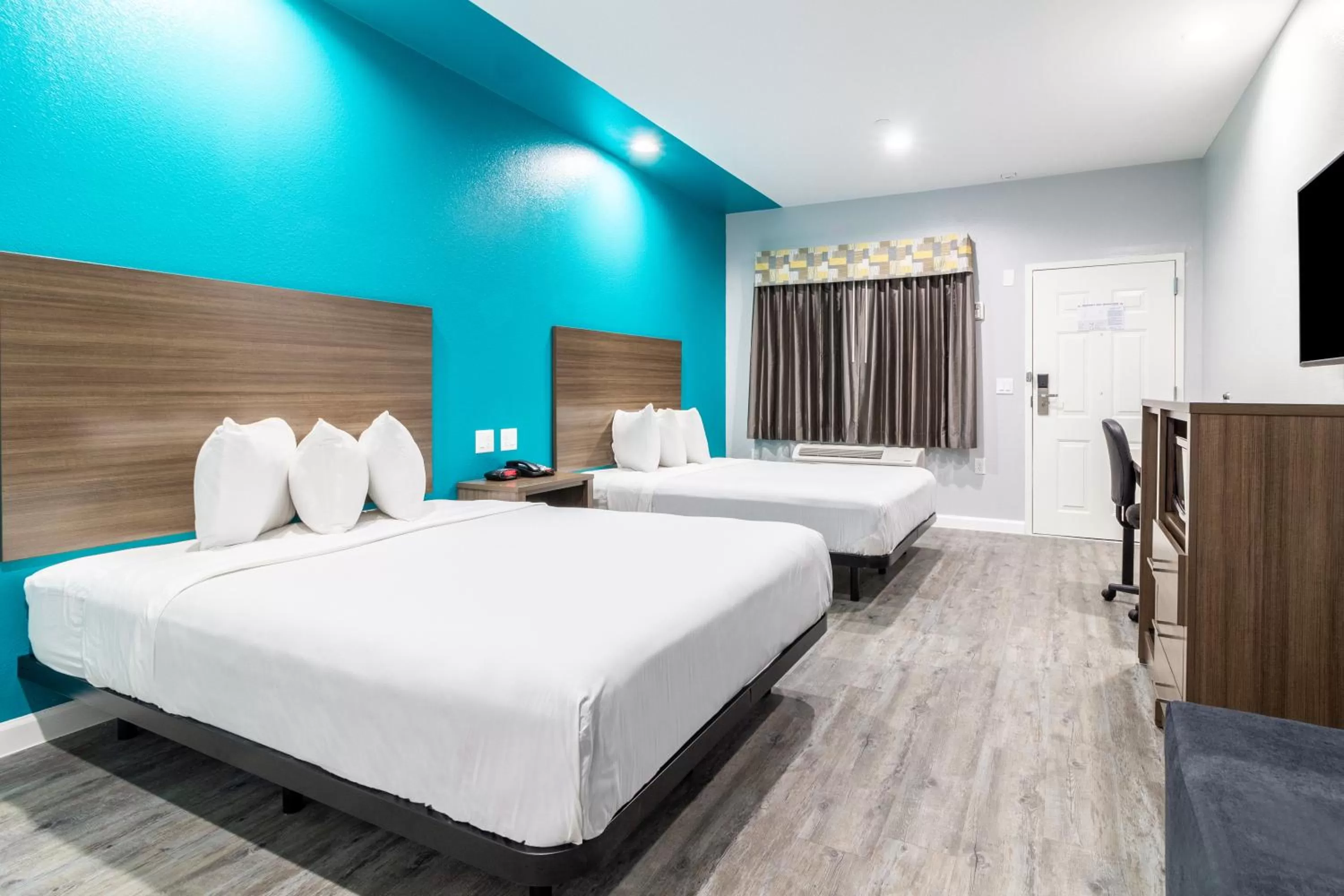 Photo of the whole room, Bed in Americas Best Value Inn & Suites Kingwood IAH Airport