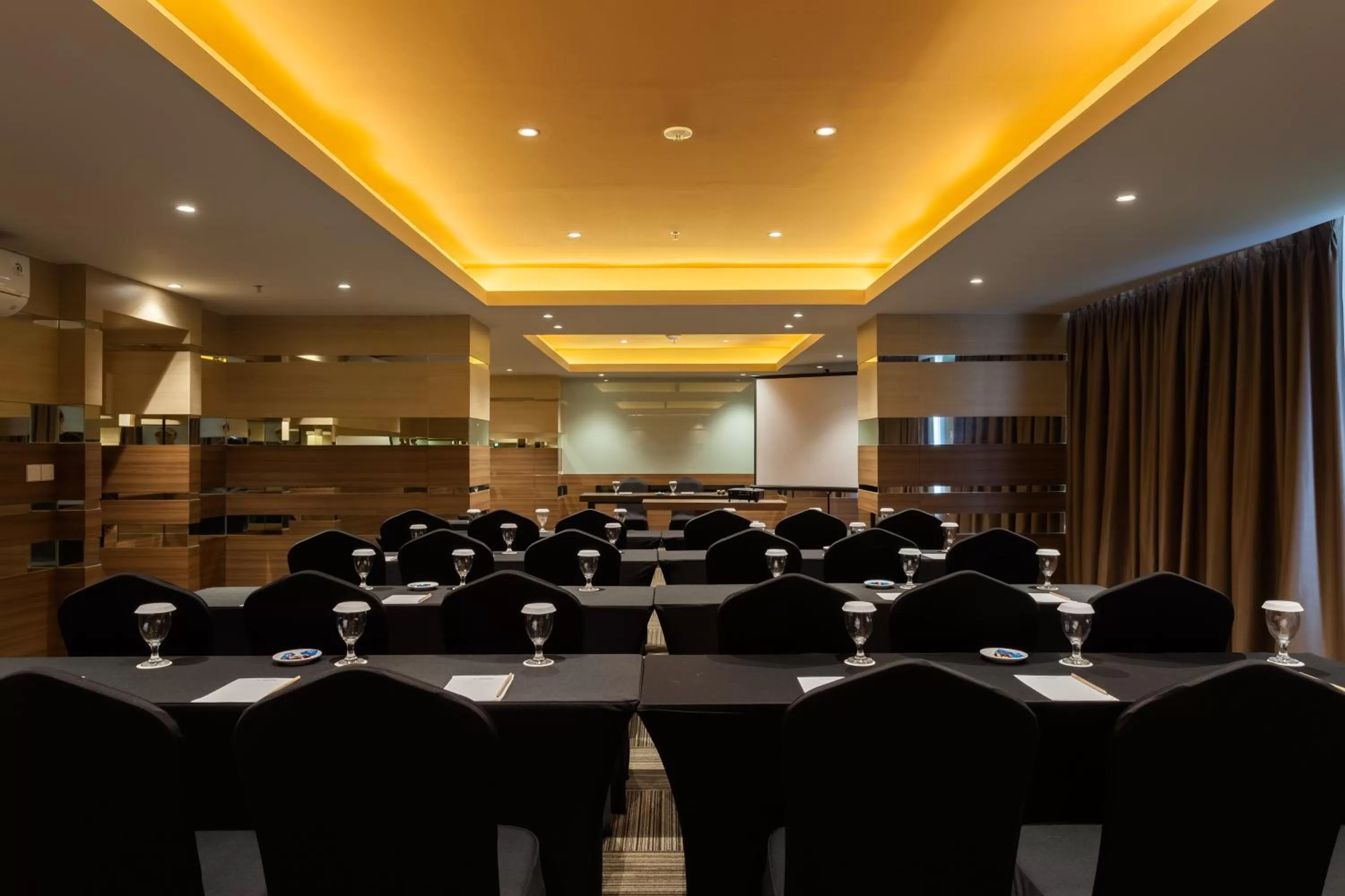 Business facilities in Sahid Serpong