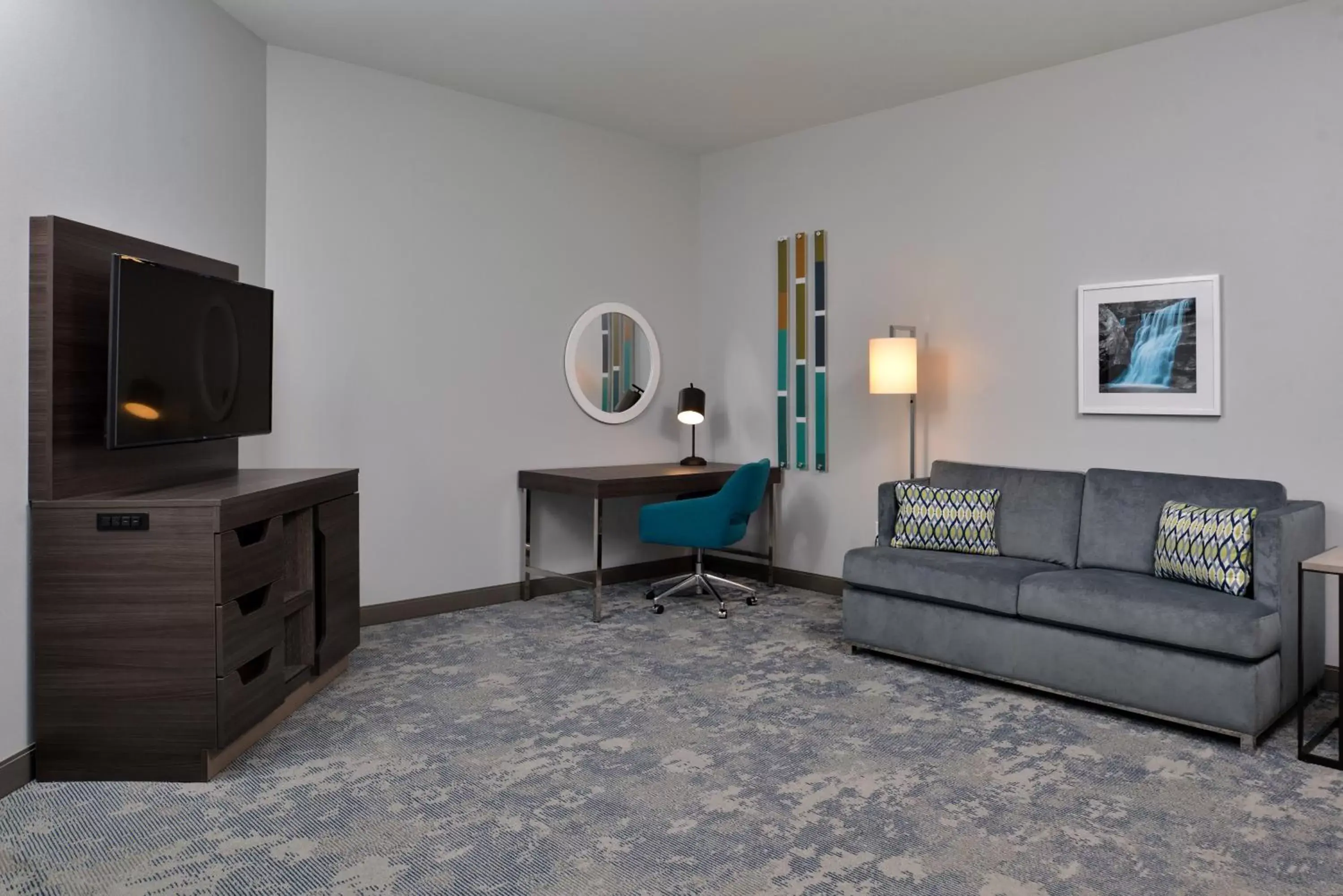 King Room with Sofa Bed - Hearing Access/Non-Smoking in Hampton Inn Cedar Falls Downtown, Ia King Room with Sofa Bed - Hearing Access/Non-Smoking in Hampton Inn Cedar Falls Downtown, Ia