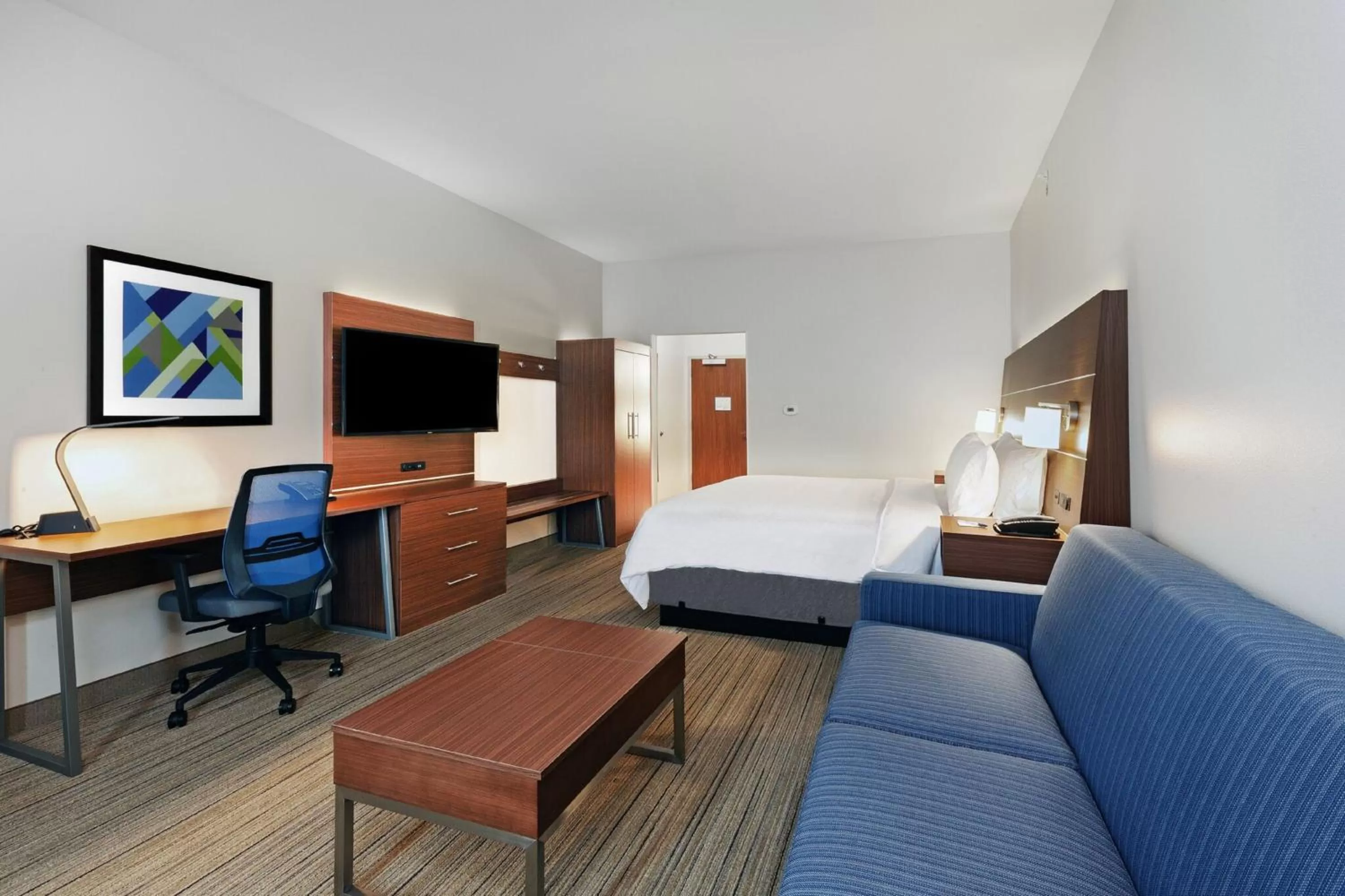 Bedroom, Bed in Holiday Inn Express & Suites - Tulsa Northeast - Owasso by IHG
