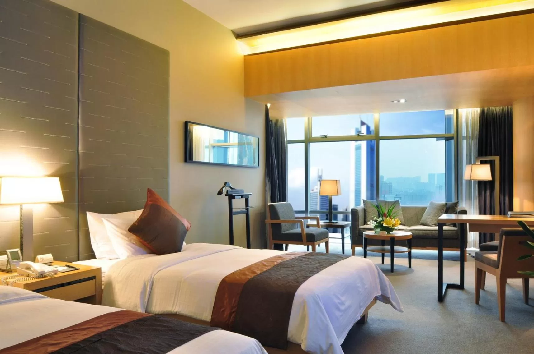 Photo of the whole room, Bed in Jianguo Hotel Guangzhou