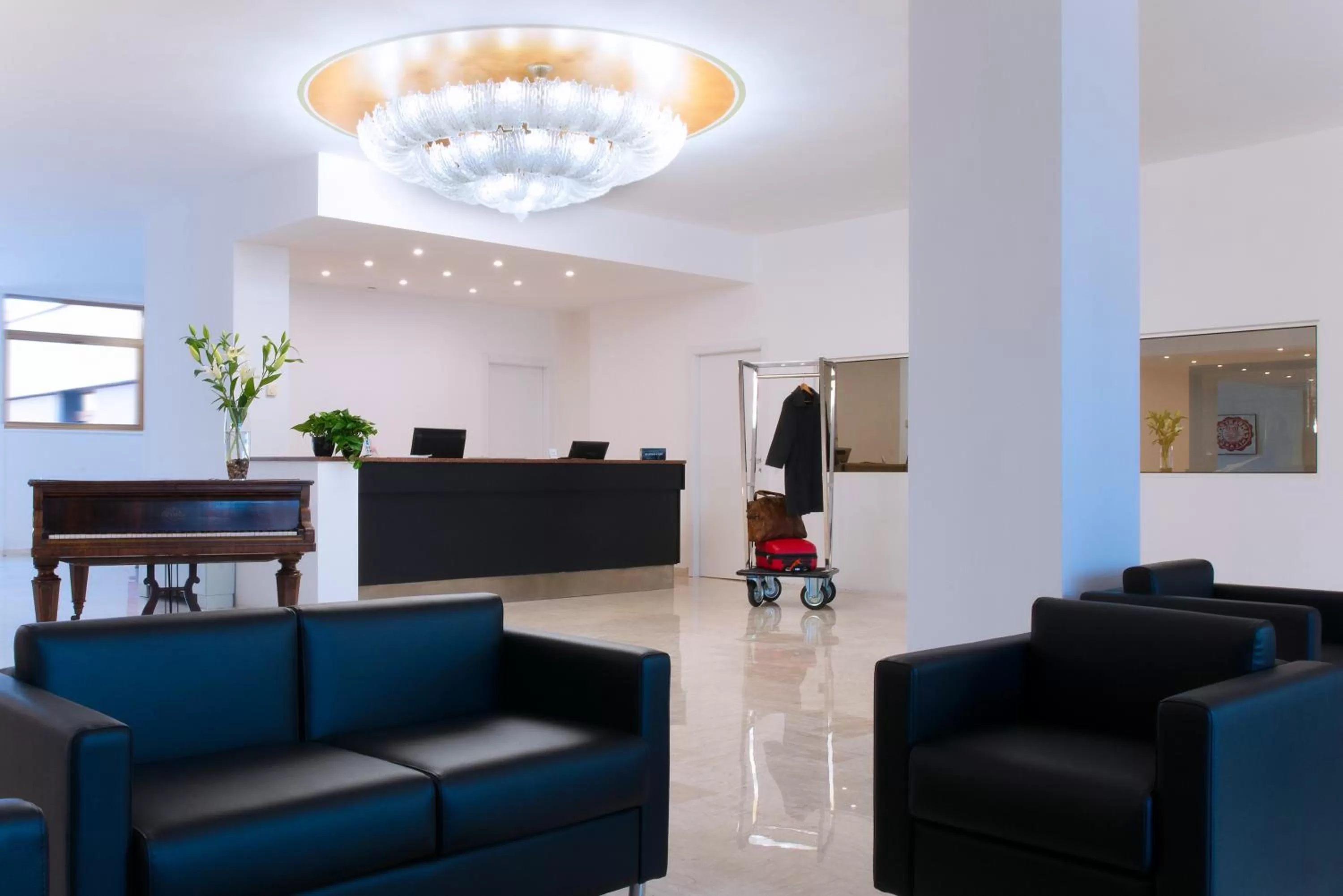 Lobby or reception in CDH Hotel Modena
