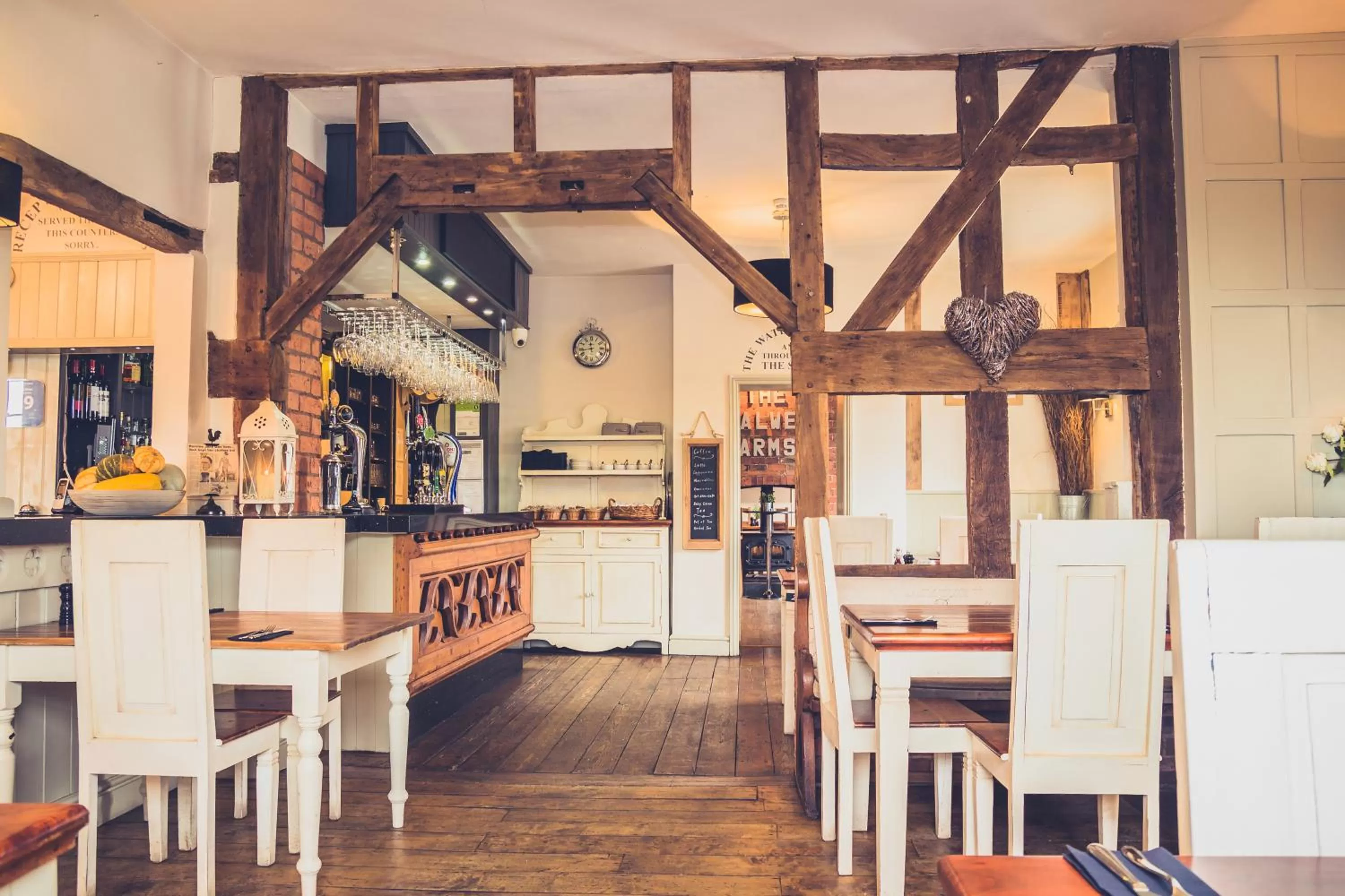 Restaurant/places to eat in The Salwey Arms