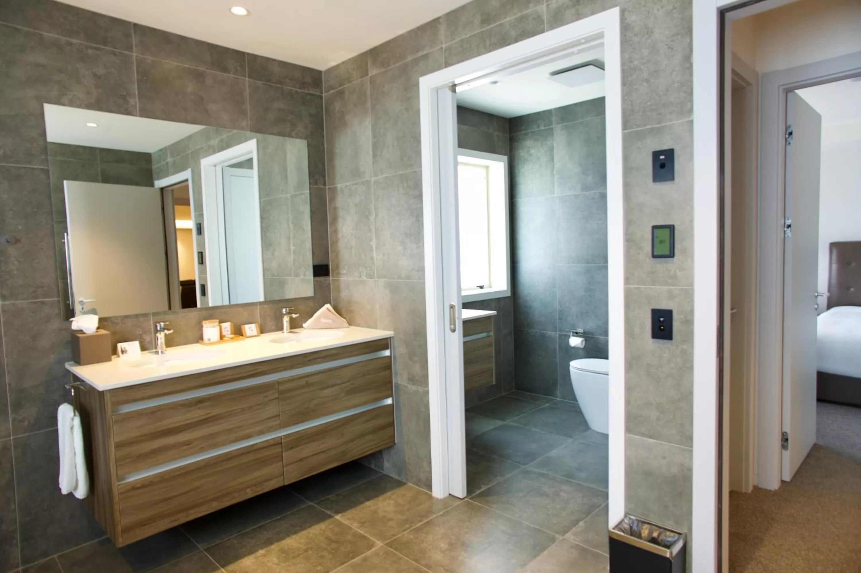 Bathroom, Bed in Regal Palms Resort