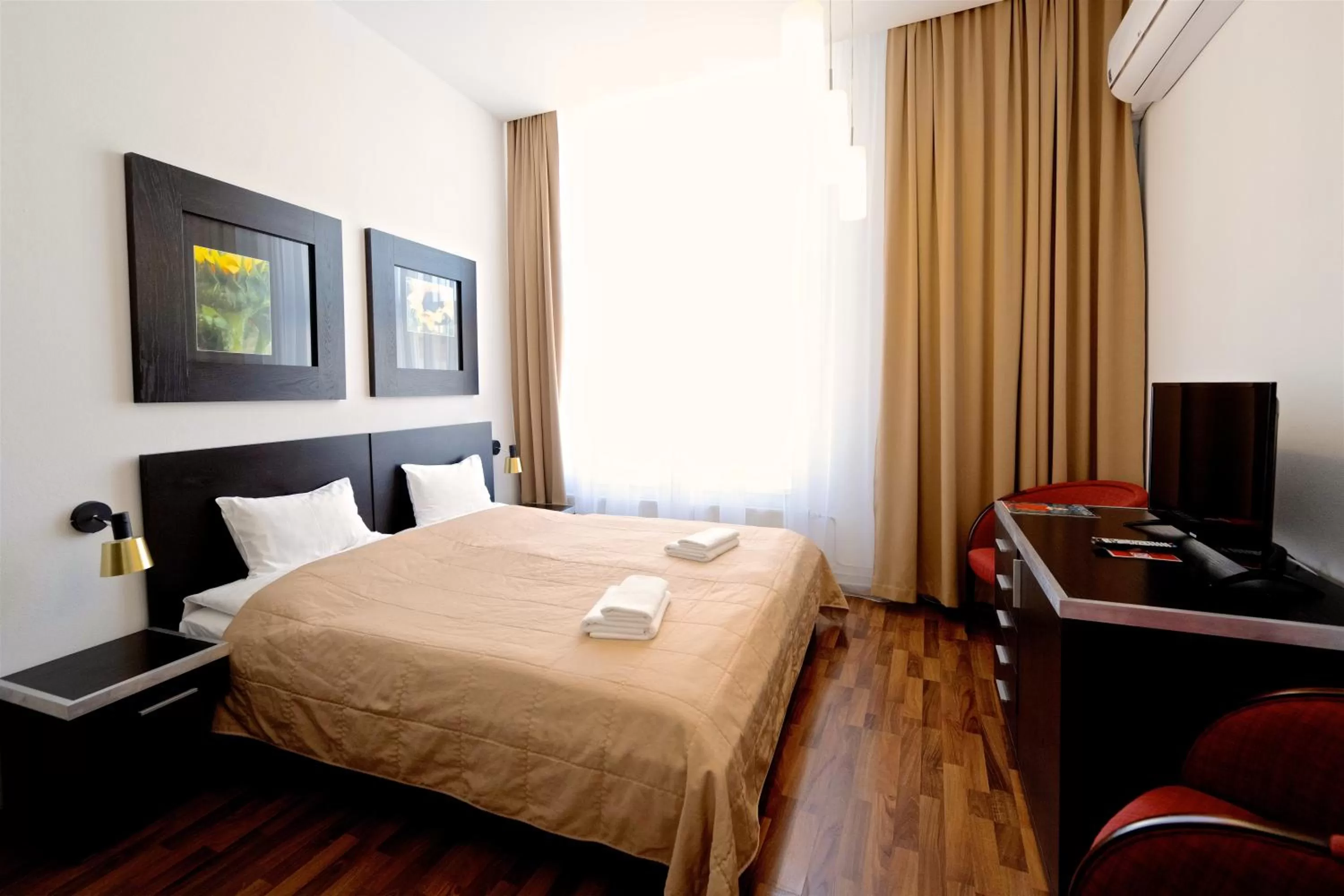 TV and multimedia, Bed in Grand Hotel Trenčin