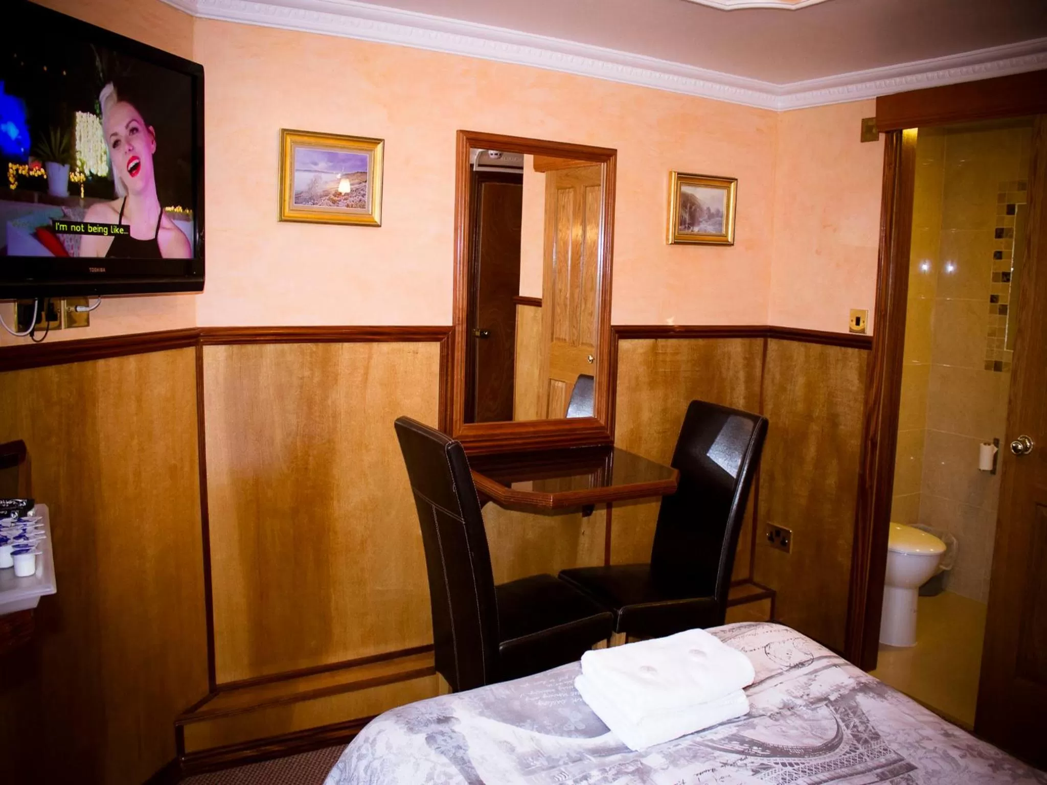 Photo of the whole room, Bed in Cricklewood Lodge Hotel