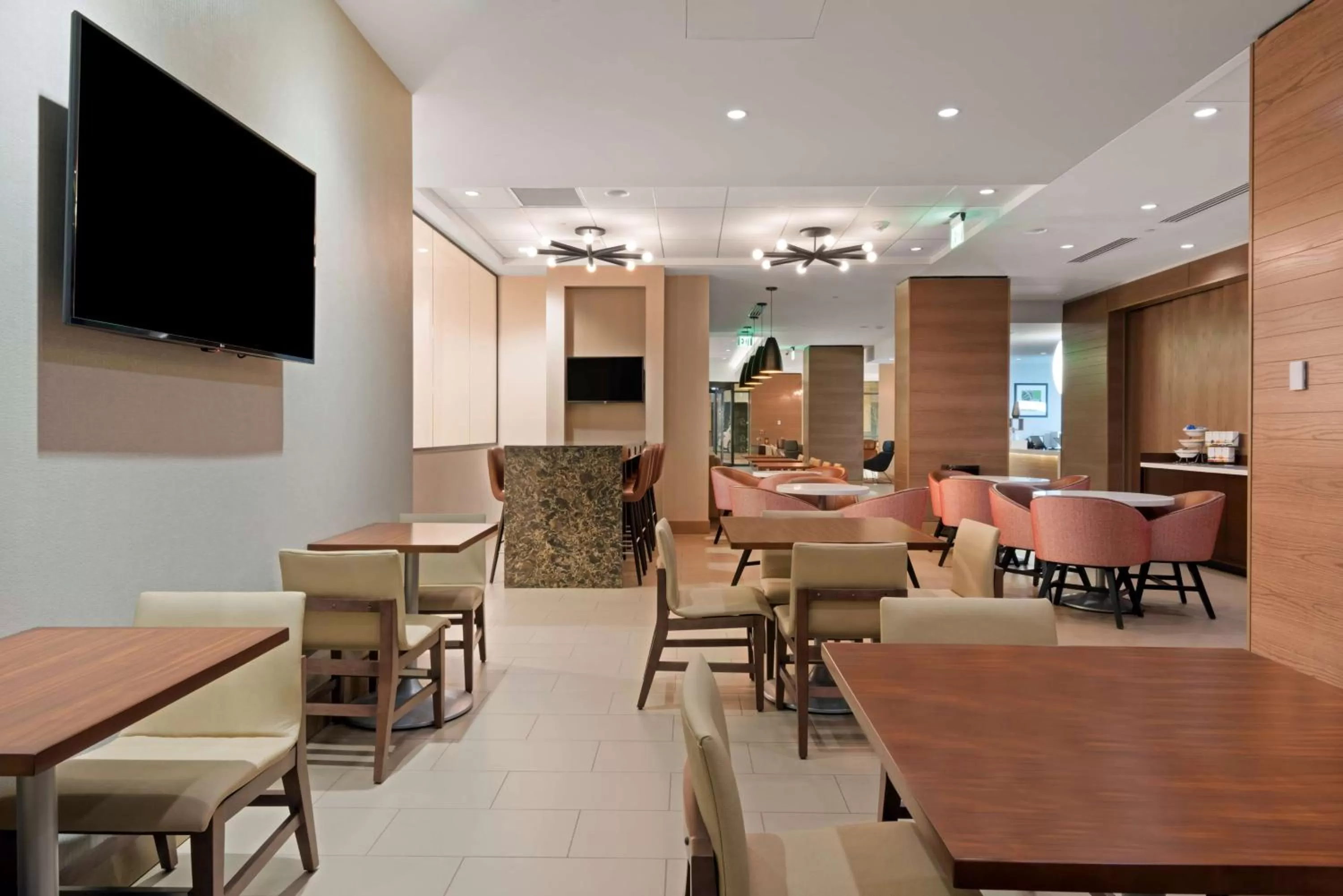 Restaurant/places to eat in Hyatt House Denver/Downtown