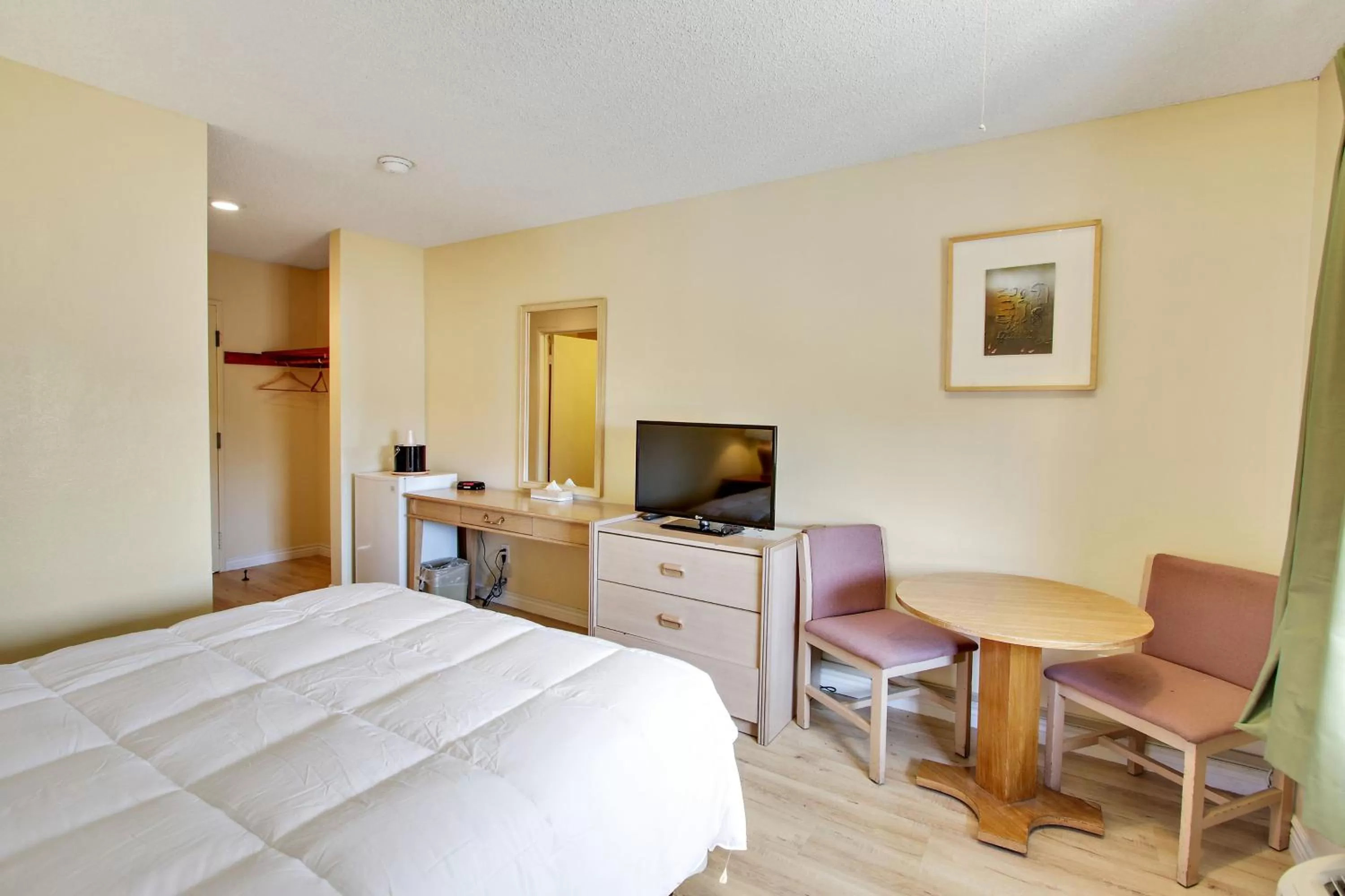 Bedroom, Bed in Rotex Western Inn